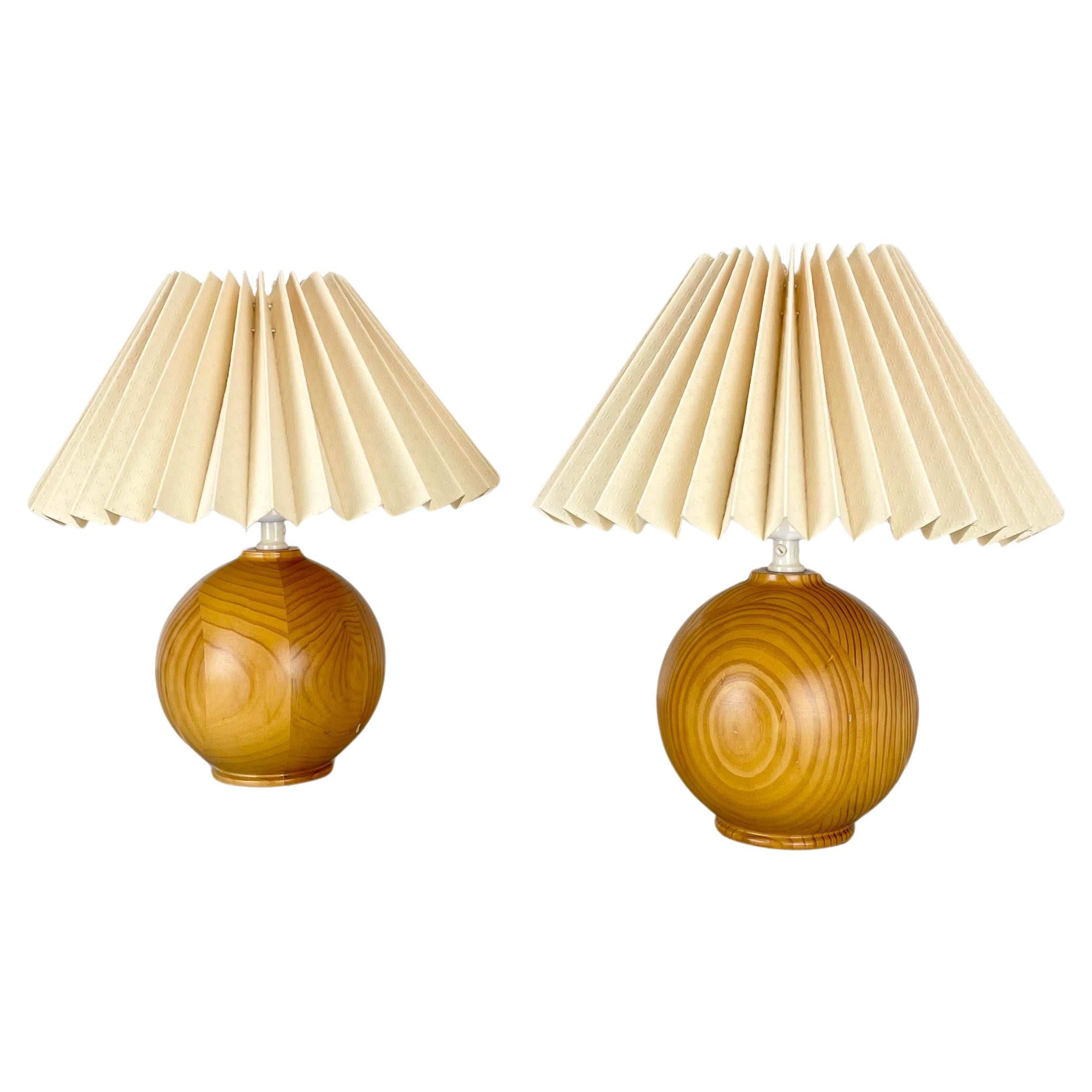 set of 2 Pierre CHAPO Style solid pine wood ball form table lights, Sweden 1970s For Sale