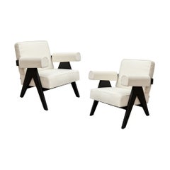 Ensemble de 2 fauteuils Capitol Complex de Pierre Jeanneret 053 par Cassina