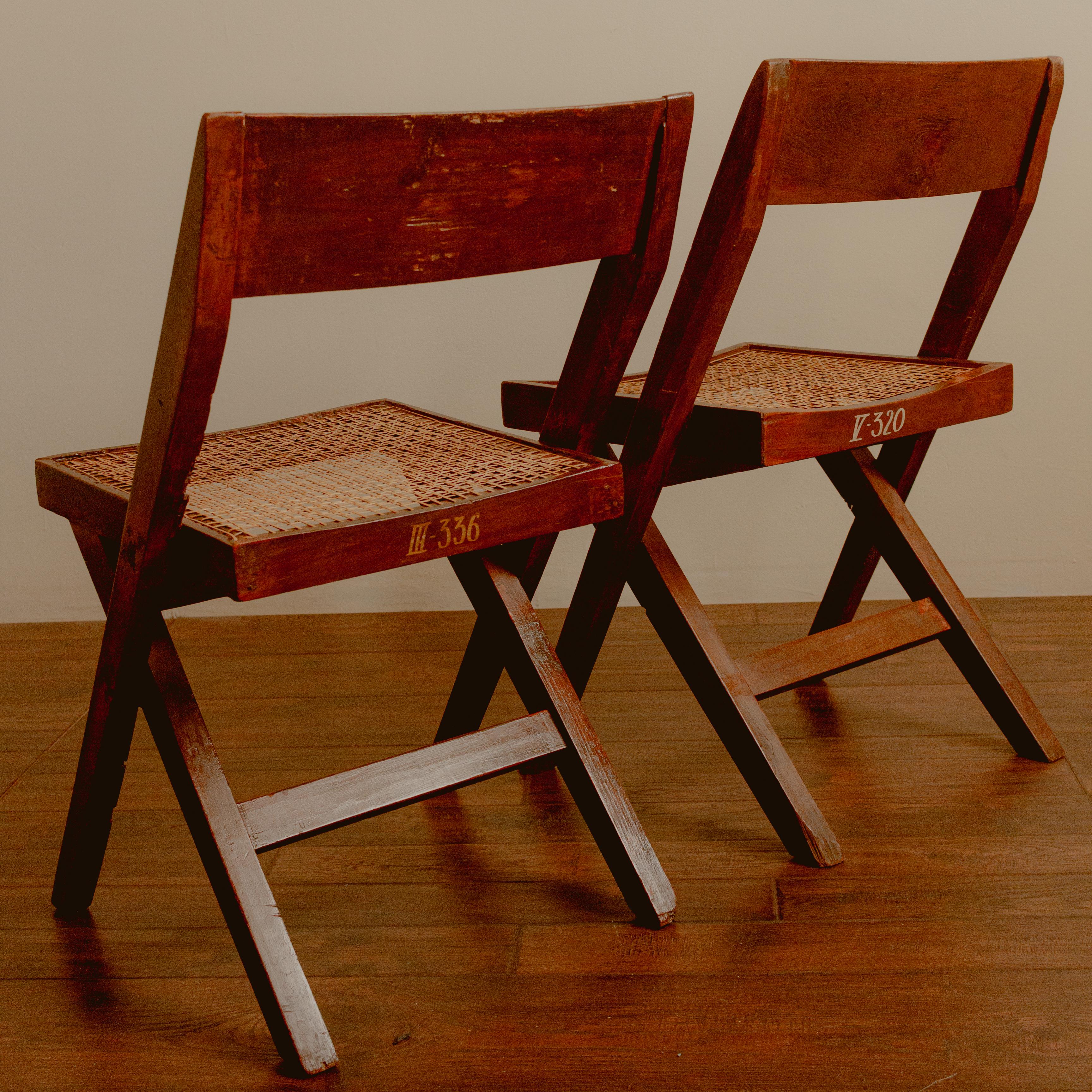Teck Ensemble de 2 chaises de bibliothèque Pierre Jeanneret en vente