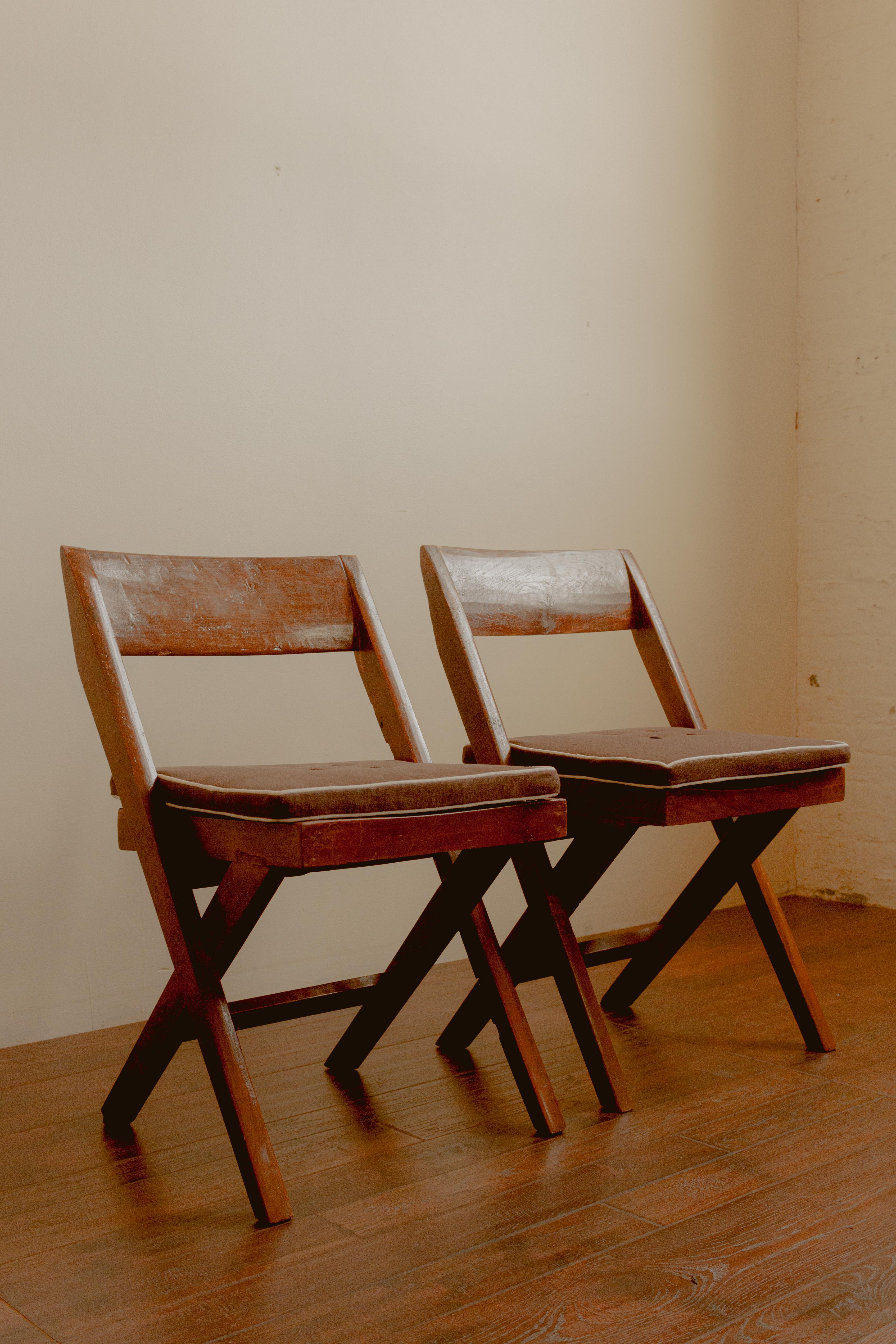 Ensemble de 2 chaises de bibliothèque Pierre Jeanneret en vente 1