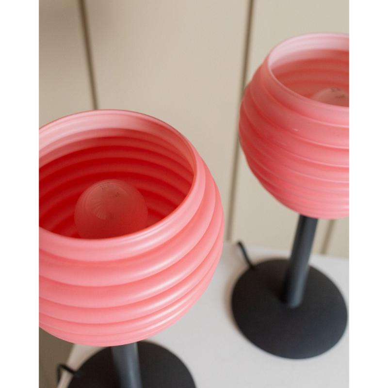 Juego de 2 Lámparas de Mesa de Cristal Rosa Diseño Space Age Italia, Años 80 siglo XX en venta