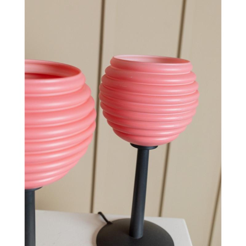Juego de 2 Lámparas de Mesa de Cristal Rosa Diseño Space Age Italia, Años 80 Vidrio en venta