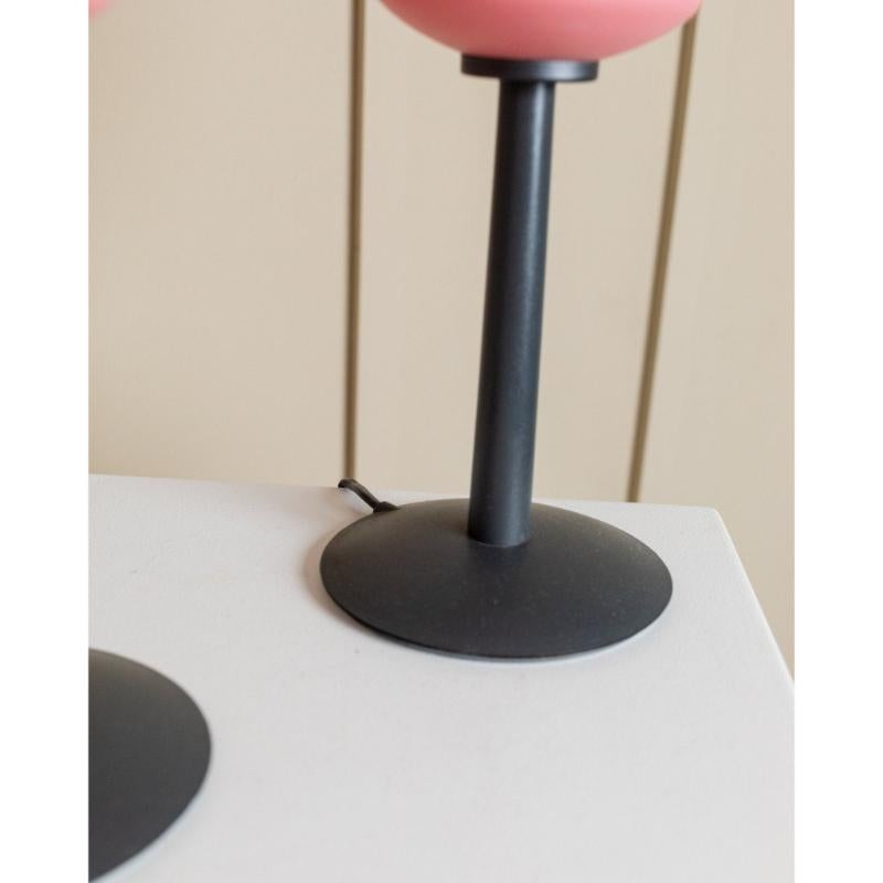 Juego de 2 Lámparas de Mesa de Cristal Rosa Diseño Space Age Italia, Años 80 en venta 1