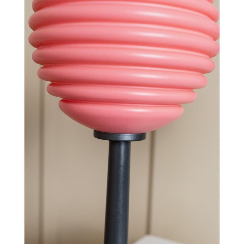 Juego de 2 Lámparas de Mesa de Cristal Rosa Diseño Space Age Italia, Años 80 en venta 2