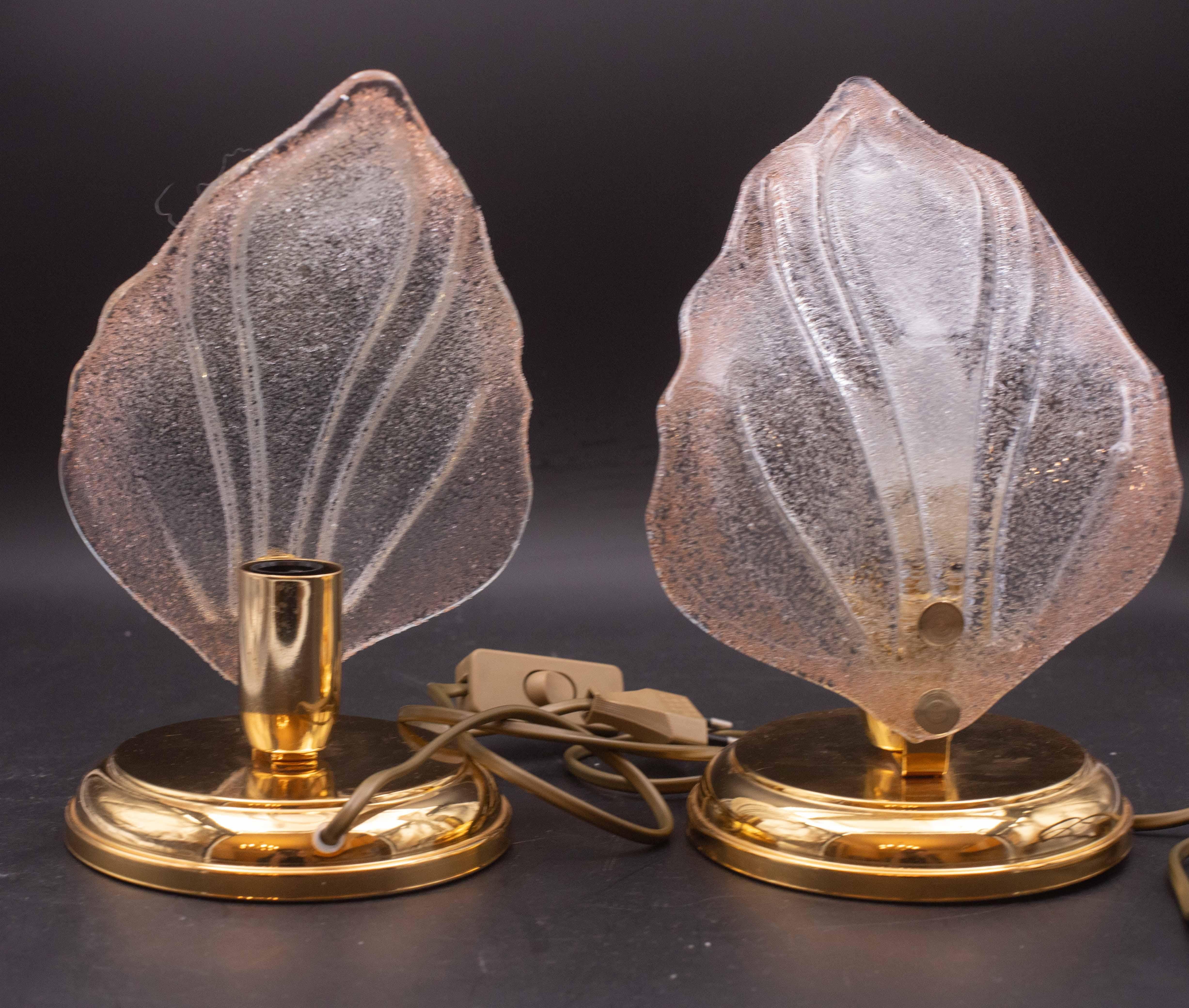 Juego de 2 lámparas de sobremesa rosas con hojas de cristal de Murano, años 80 en venta 5