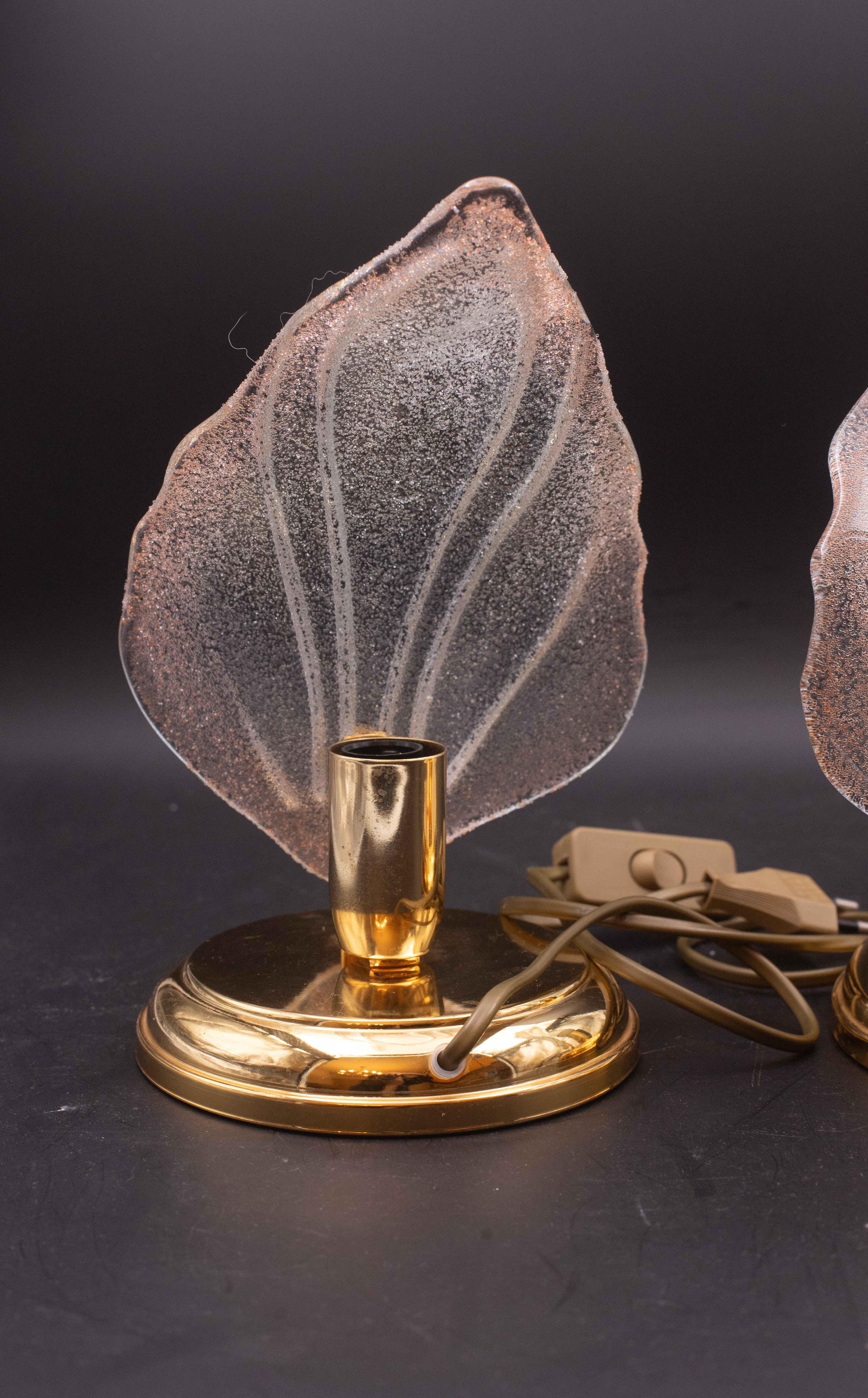 Juego de 2 lámparas de sobremesa rosas con hojas de cristal de Murano, años 80 en venta 6