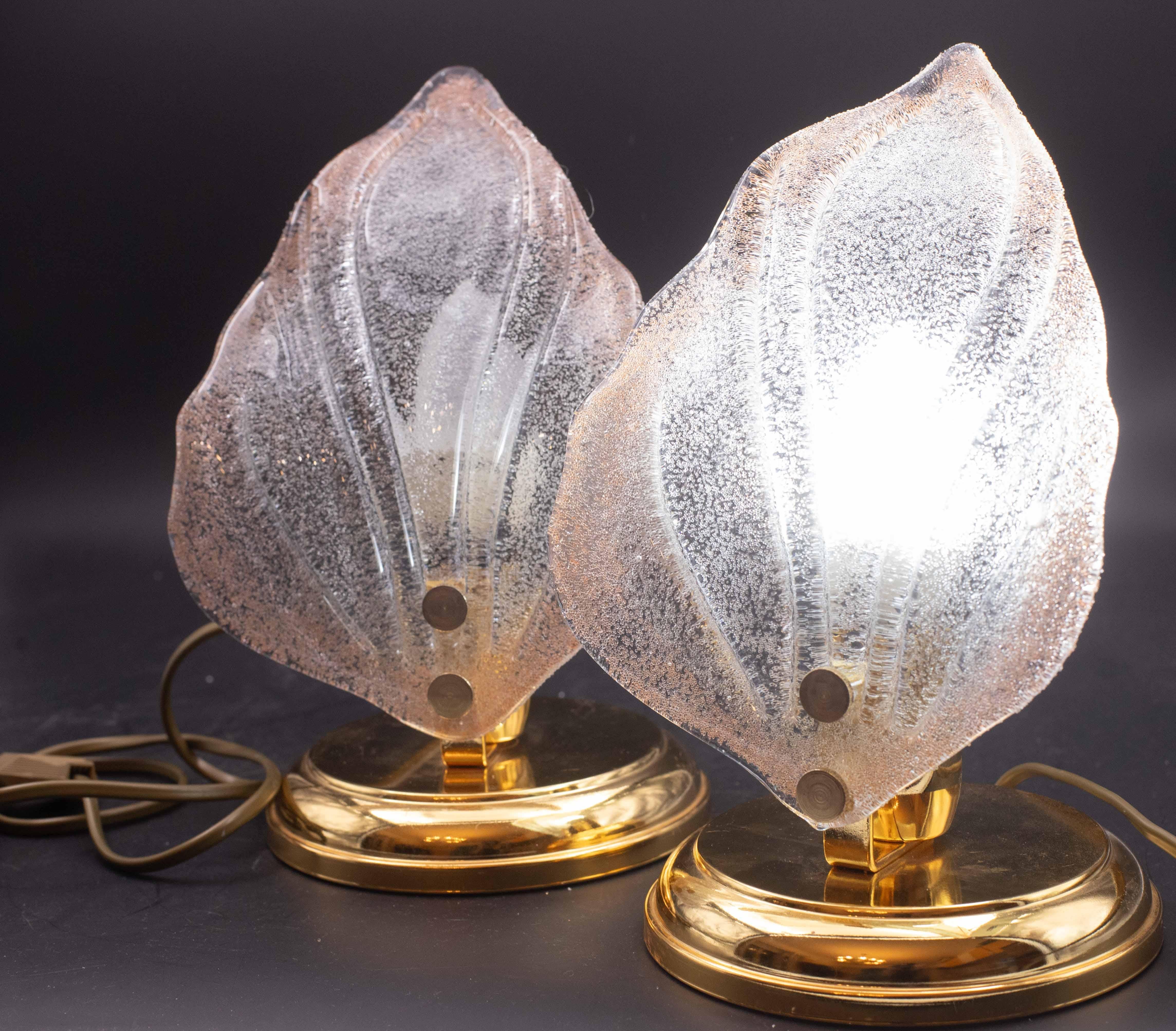 Juego de 2 lámparas de sobremesa rosas con hojas de cristal de Murano, años 80 en venta 8