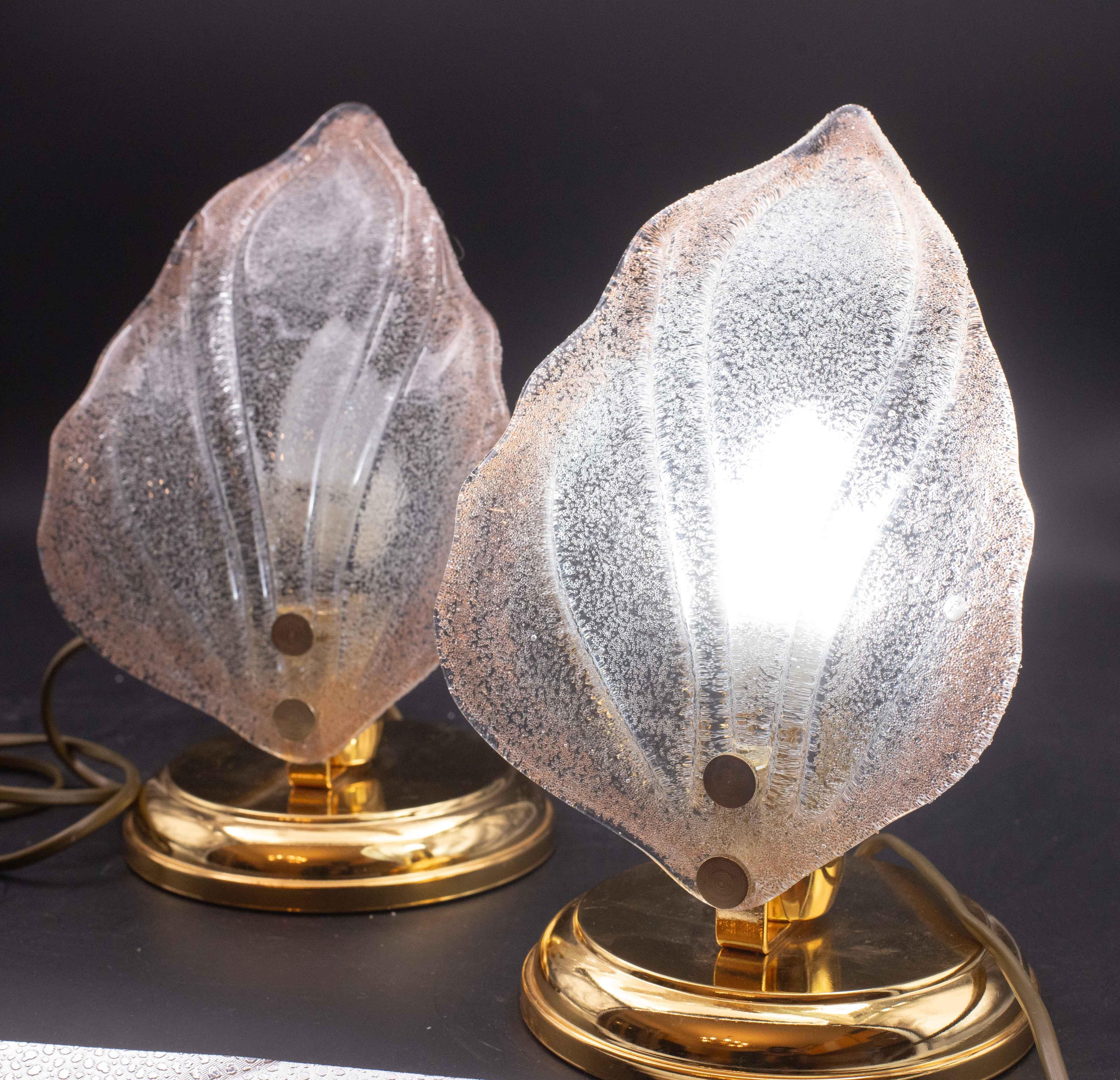 Juego de 2 lámparas de sobremesa rosas con hojas de cristal de Murano, años 80 en Bueno estado para la venta en Roma, IT