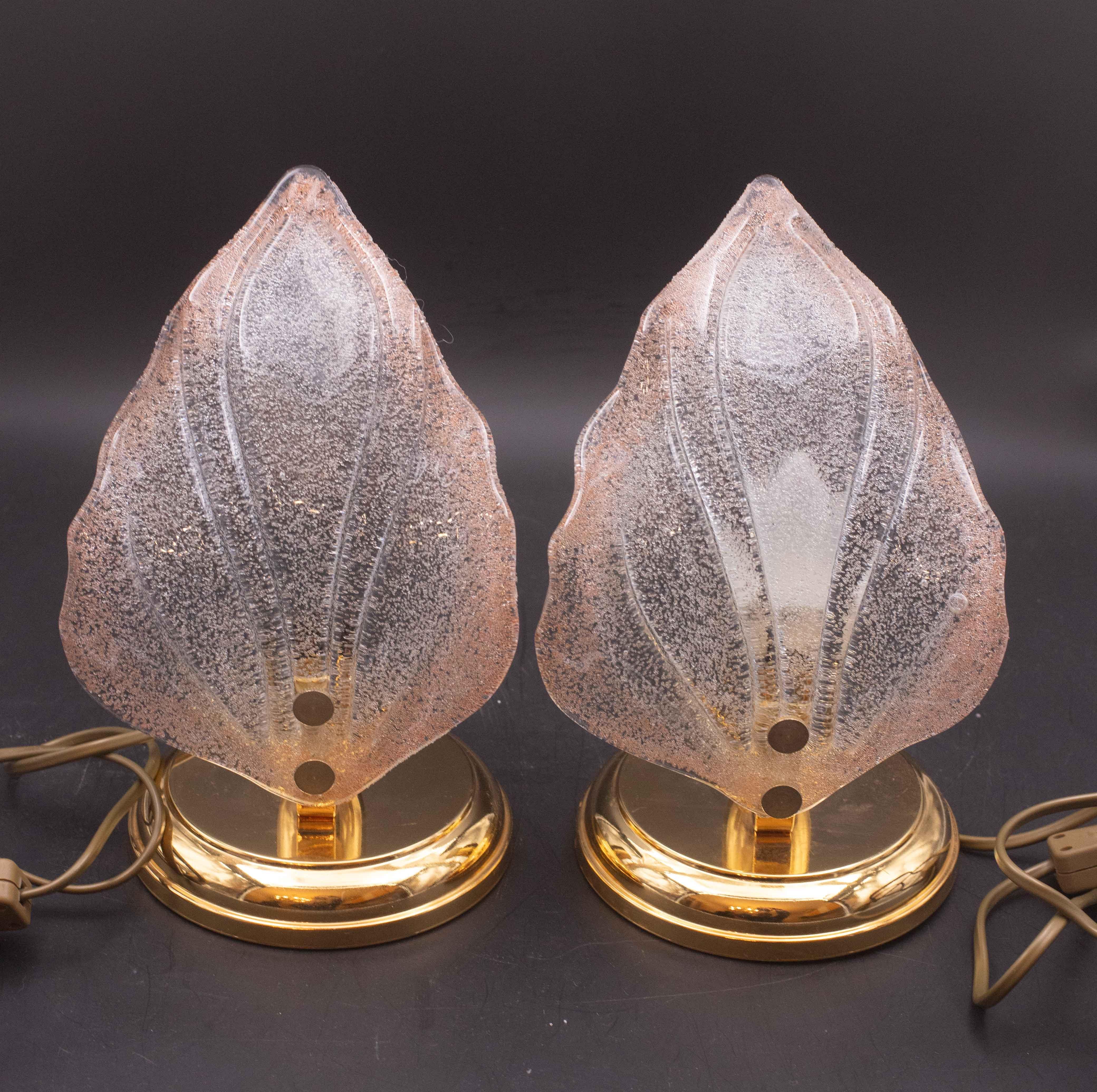 Juego de 2 lámparas de sobremesa rosas con hojas de cristal de Murano, años 80 en venta 1