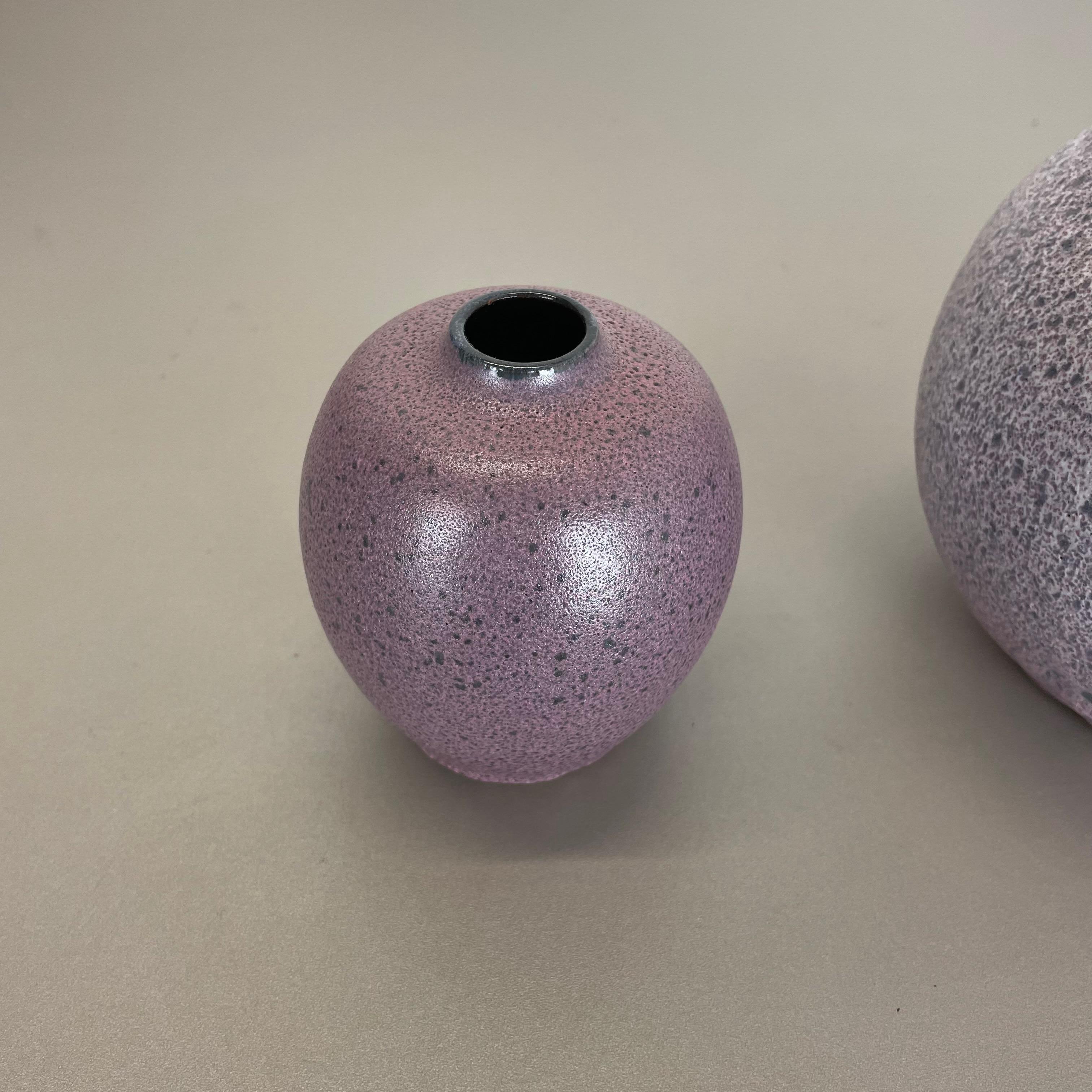 20th Century Set of 2 Pink Purple Ceramic Pottery Vase Objects by Römhild, GDR Germany 1970 For Sale