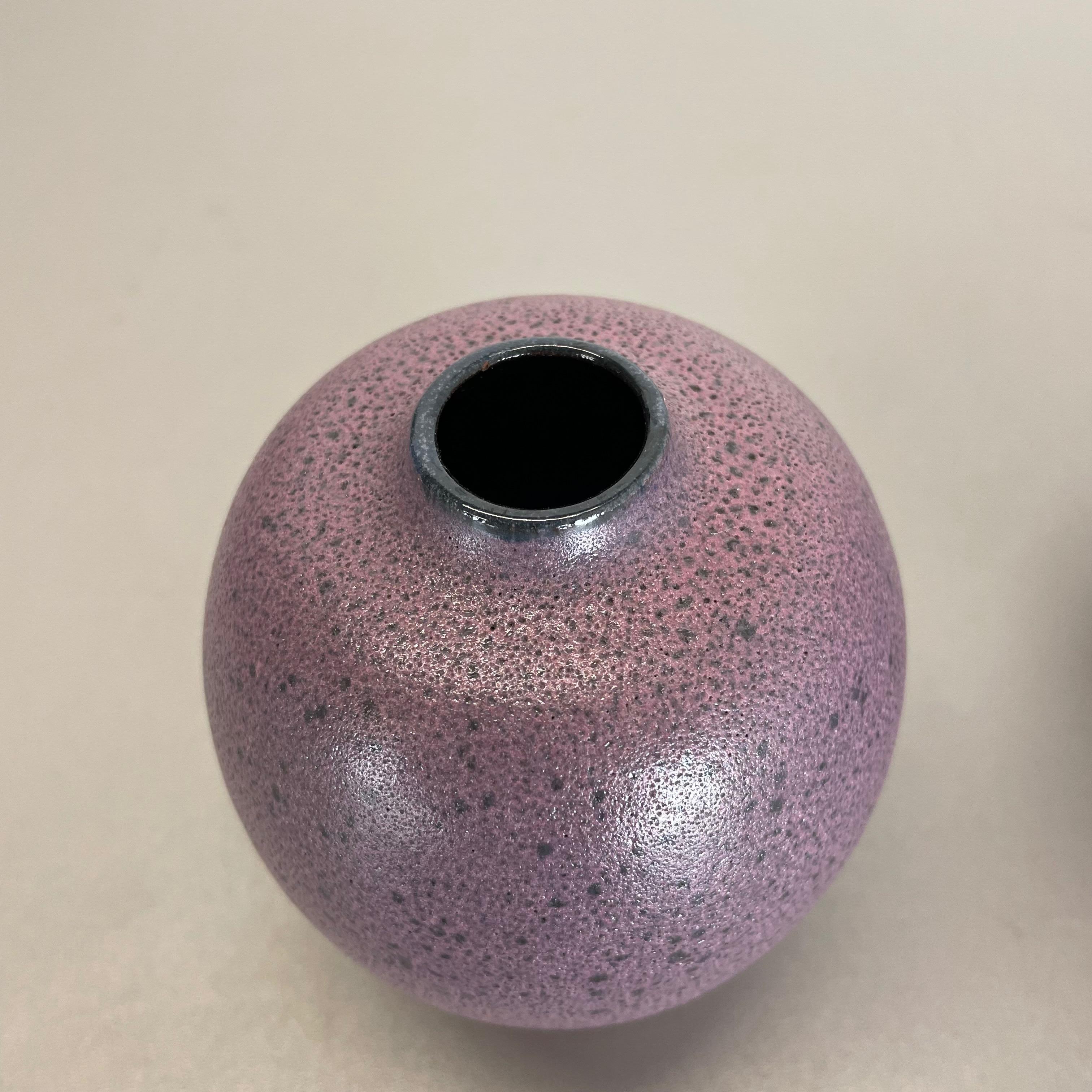 Set of 2 Pink Purple Ceramic Pottery Vase Objects by Römhild, GDR Germany 1970 For Sale 3