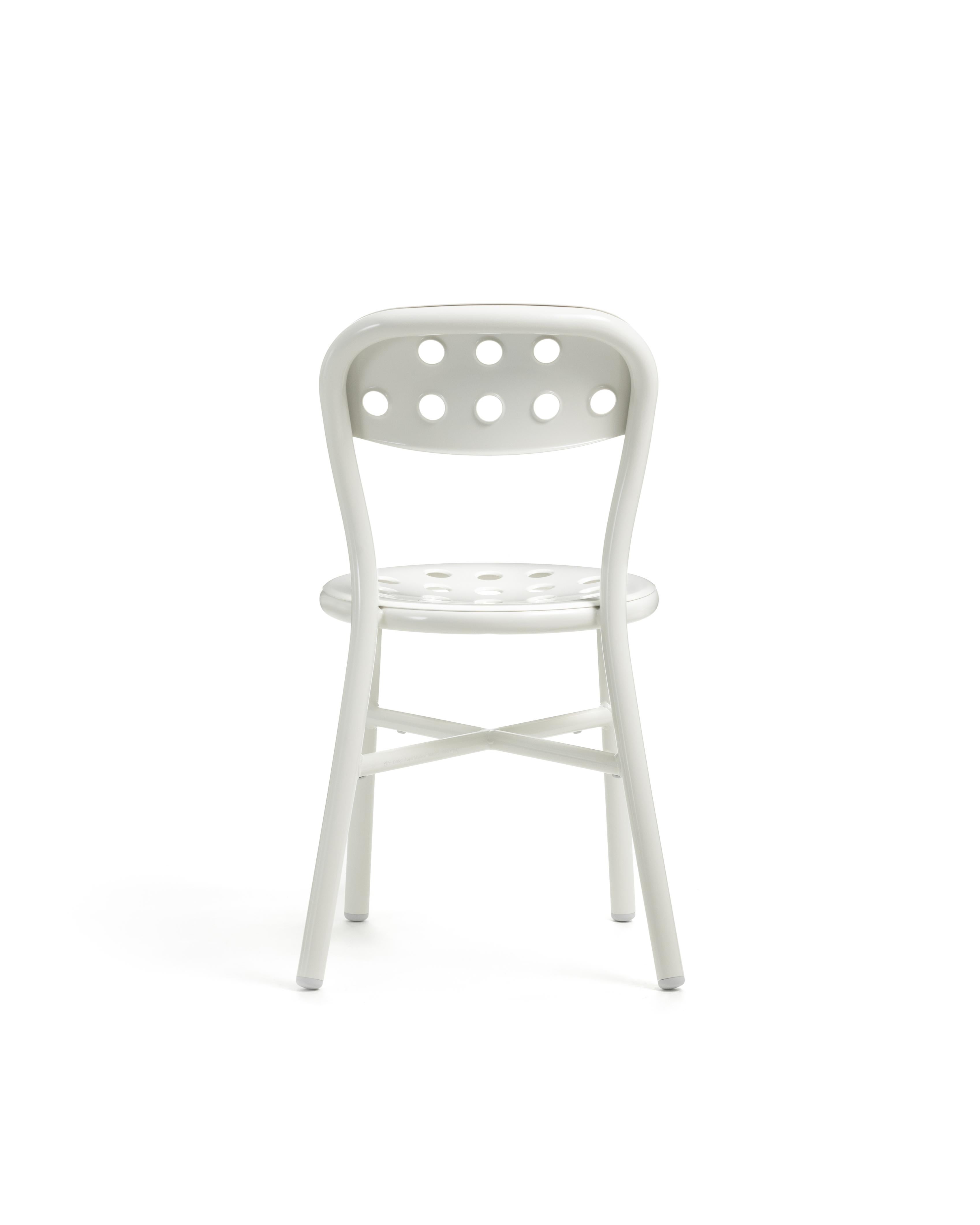 Ensemble de 2 chaises empilables par Jasper Morrison  pour Magis Neuf - En vente à Brooklyn, NY