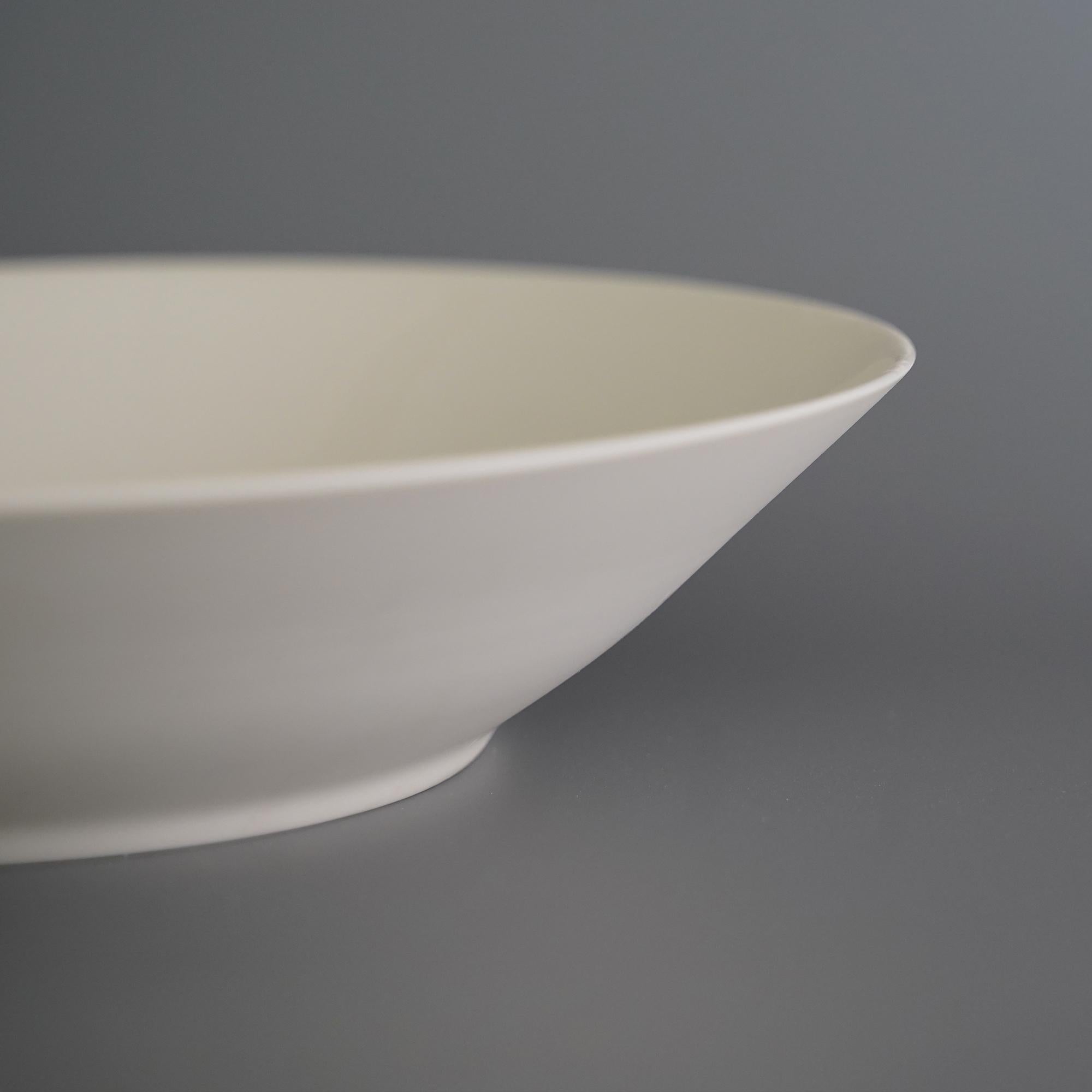 Post-Modern Set of 2 Plain Fruit Bowls by Studio Cúze For Sale