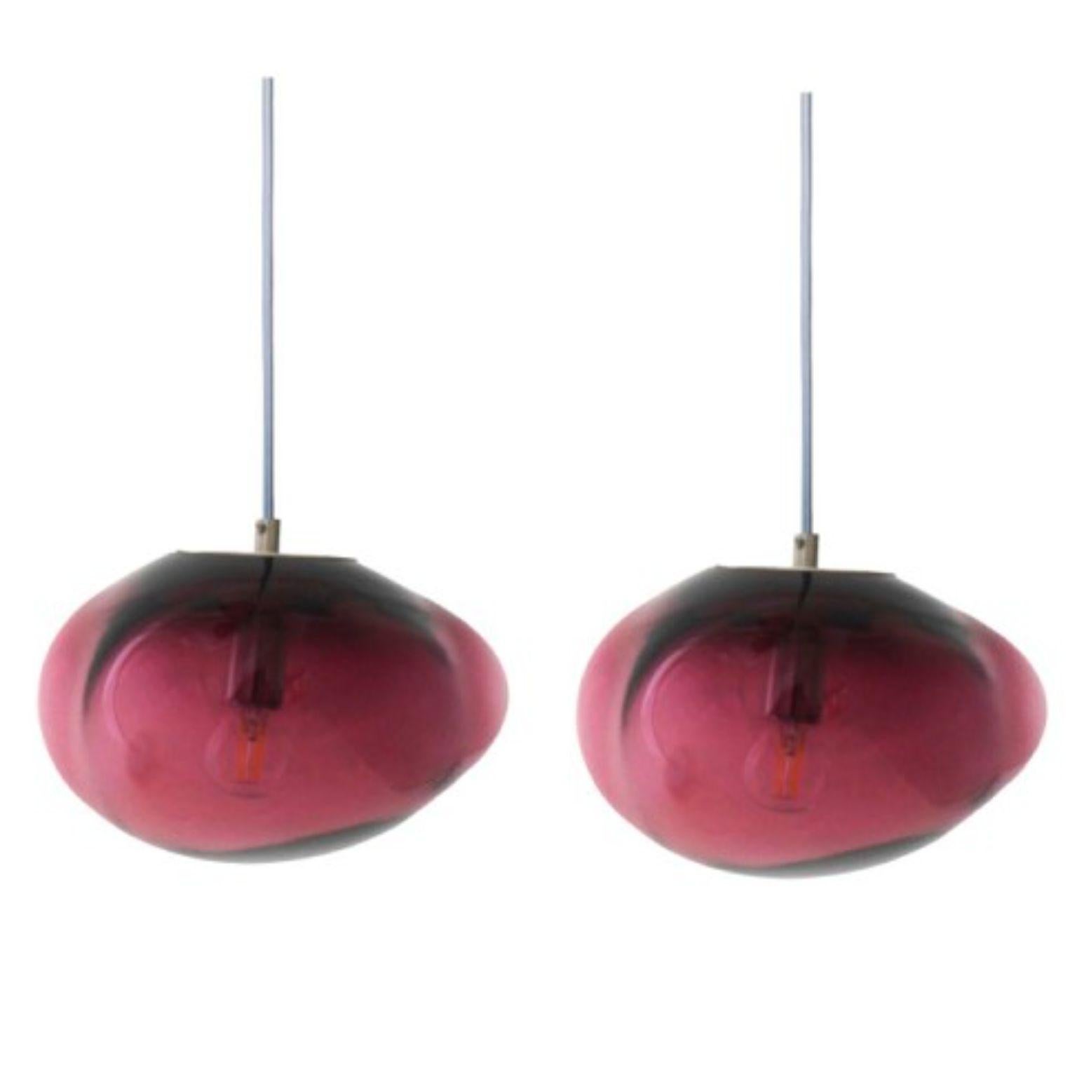 Set of 2 planetoide amor red pendants by Eloa.
No UL listed 
Material: glass, steel, silver, LED bulb.
Dimensions: D 30 x W 30 x H 250 cm.
Also available in different colours and dimensions.

All our lamps can be wired according to each country. If