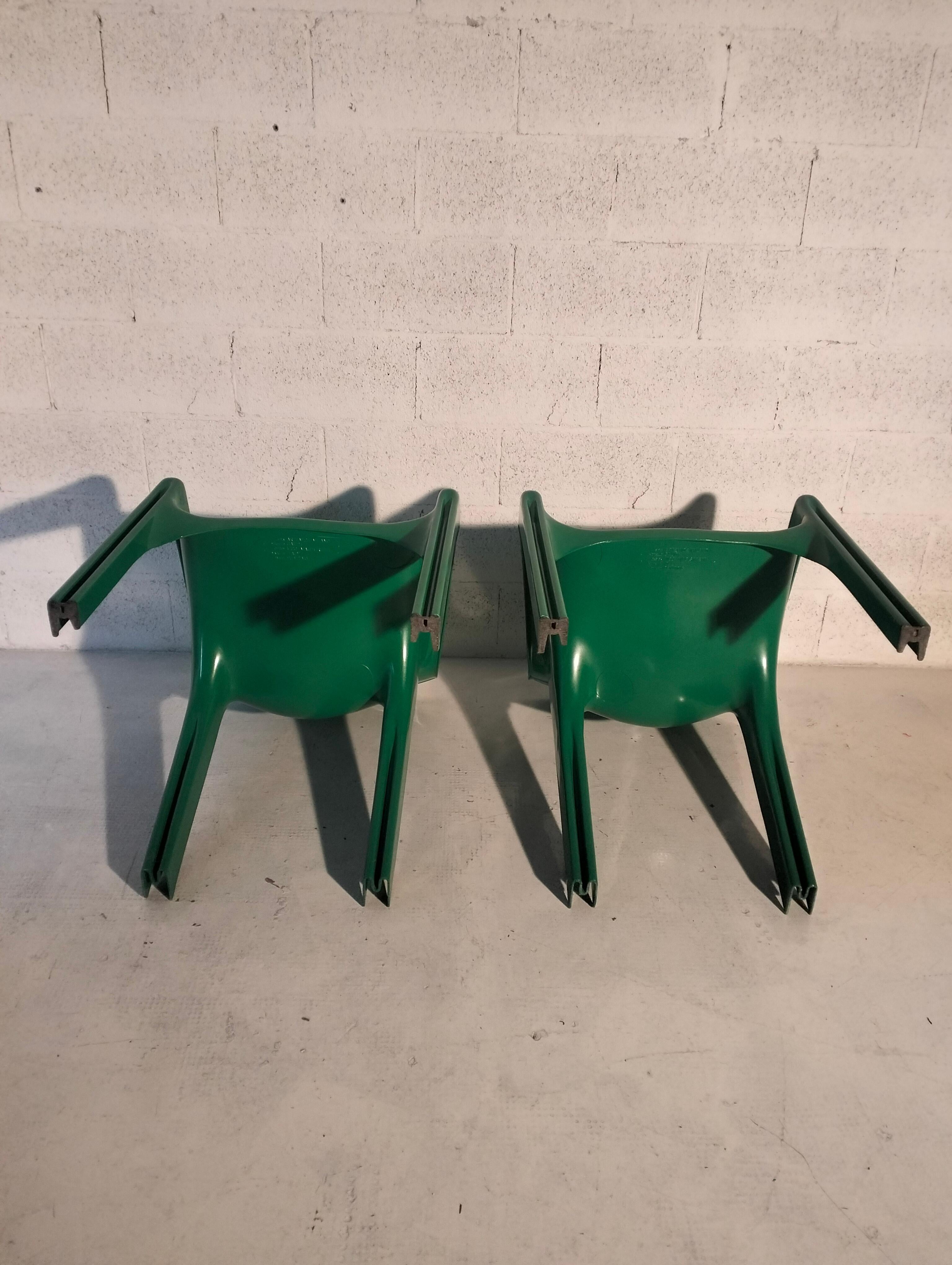 Set of 2 plastic armchairs Gaudì mod. by V. Magistretti for Artemide  70's For Sale 4