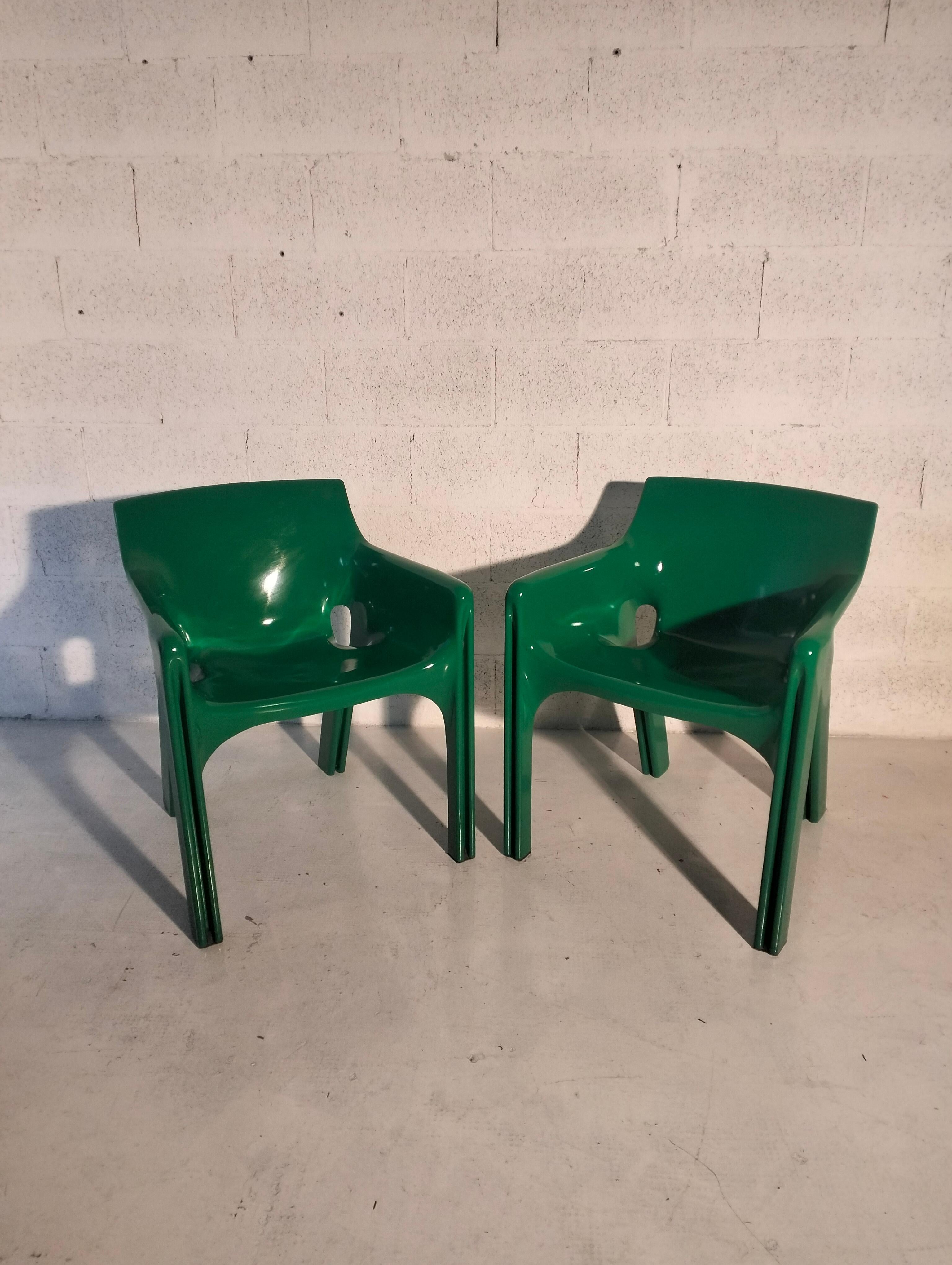 Mid-Century Modern Set of 2 plastic armchairs Gaudì mod. by V. Magistretti for Artemide  70's For Sale