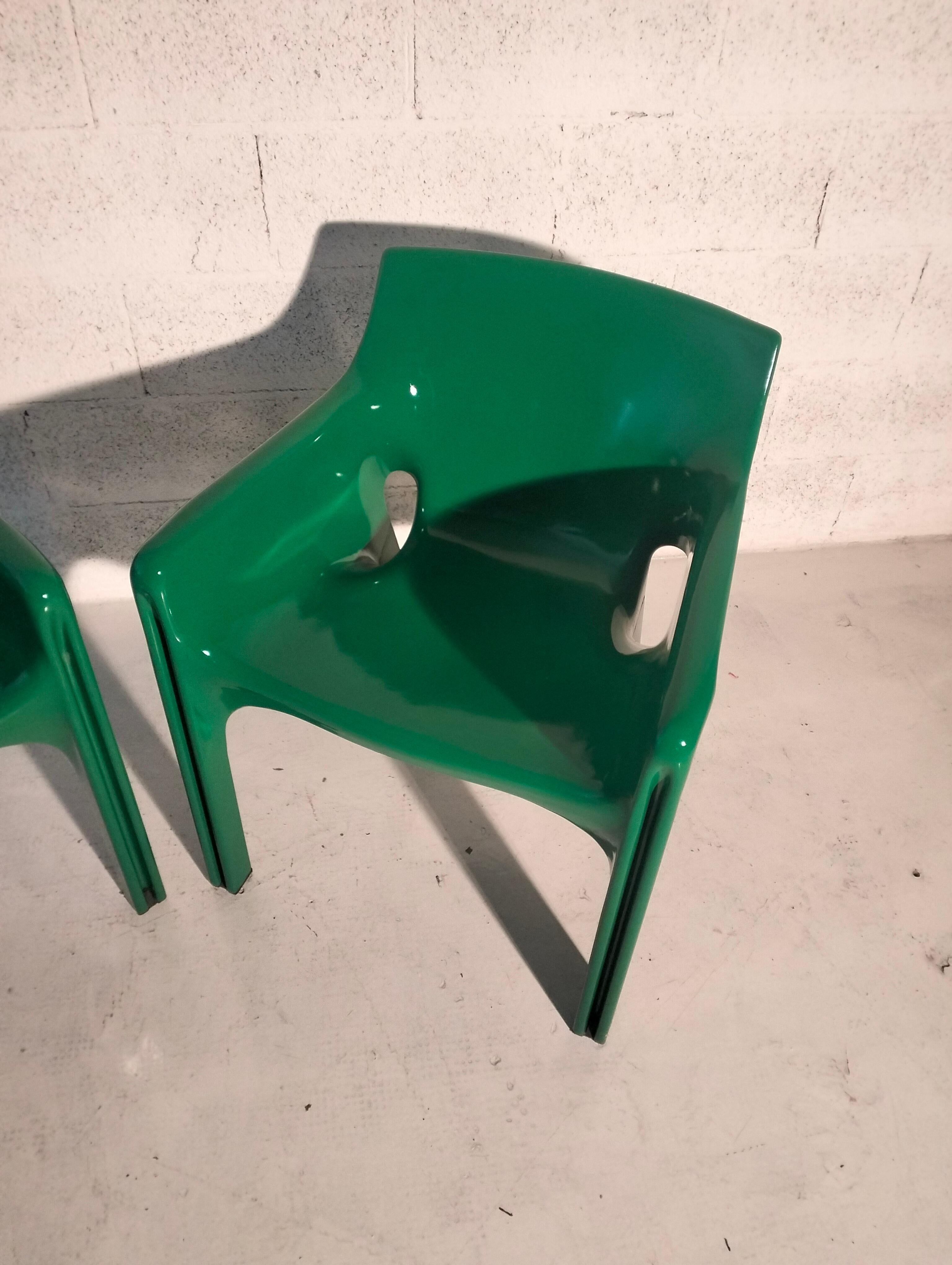 Set of 2 plastic armchairs Gaudì mod. by V. Magistretti for Artemide  70's In Good Condition For Sale In Padova, IT