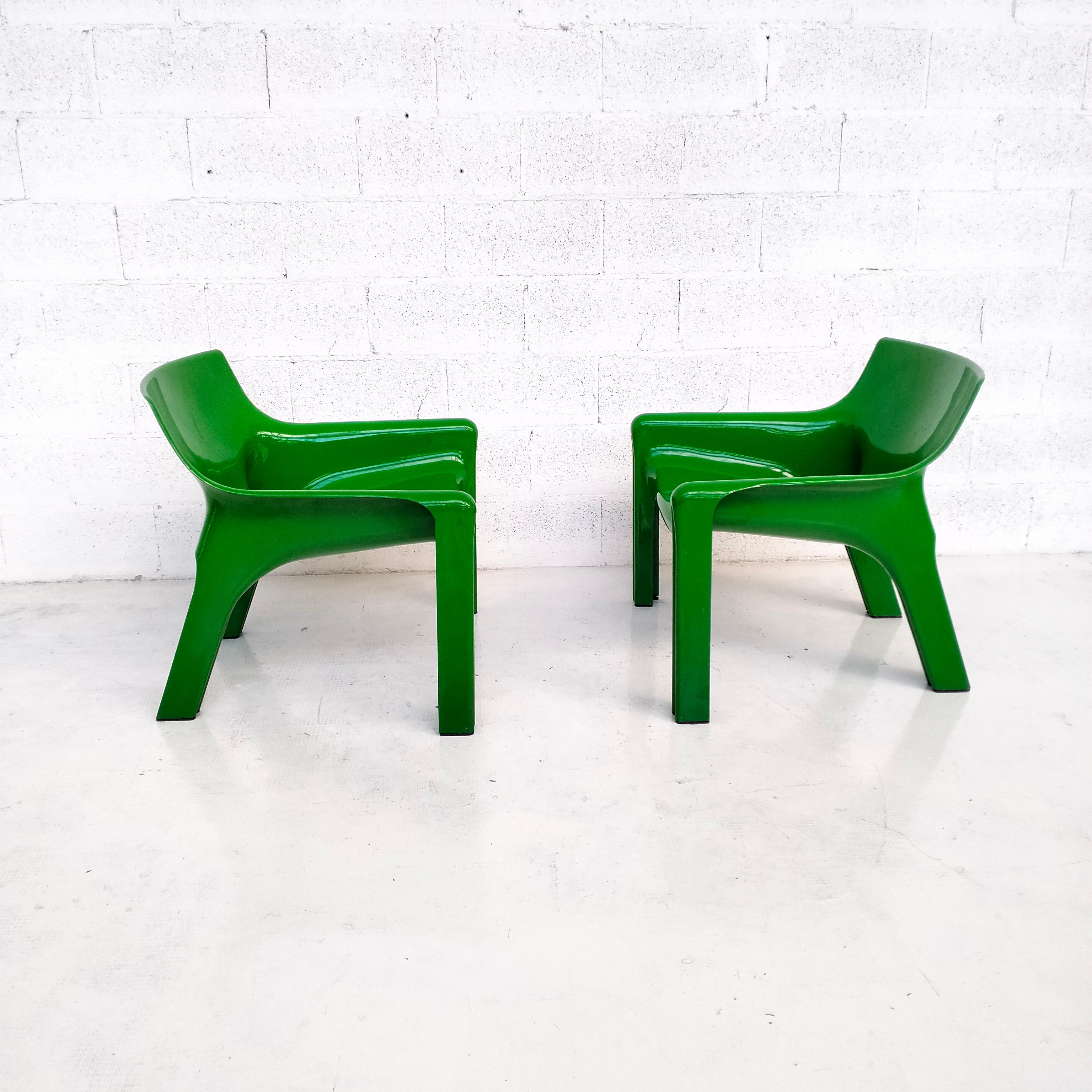 Mid-Century Modern Set of 2 plastic armchairs Vicario by Vico Magistretti for Artemide  70's
