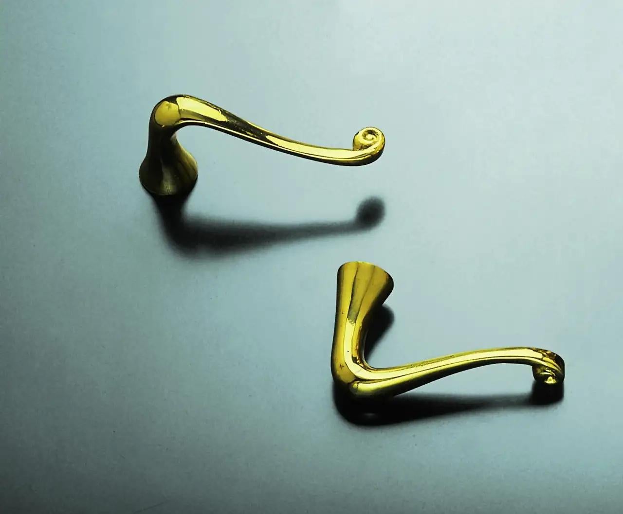 Set of 2 Polished Solid Brass Batlló Door Handle by Antoni Gaudi

Materials: 
Brass 

Dimensions: 
D 4 cm x W 10 cm x H 15 cm.


Solid cast brass with polished finish.

About item:
A company that has always attributed such great