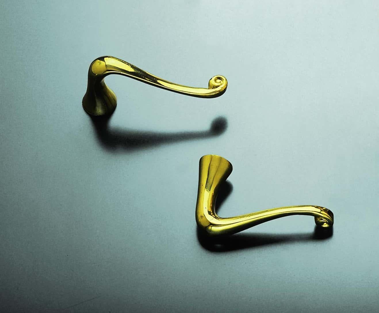 Art nouveau Lot de 2 poignées de porte Batlló en laiton massif poli d'Antoni Gaudi en vente