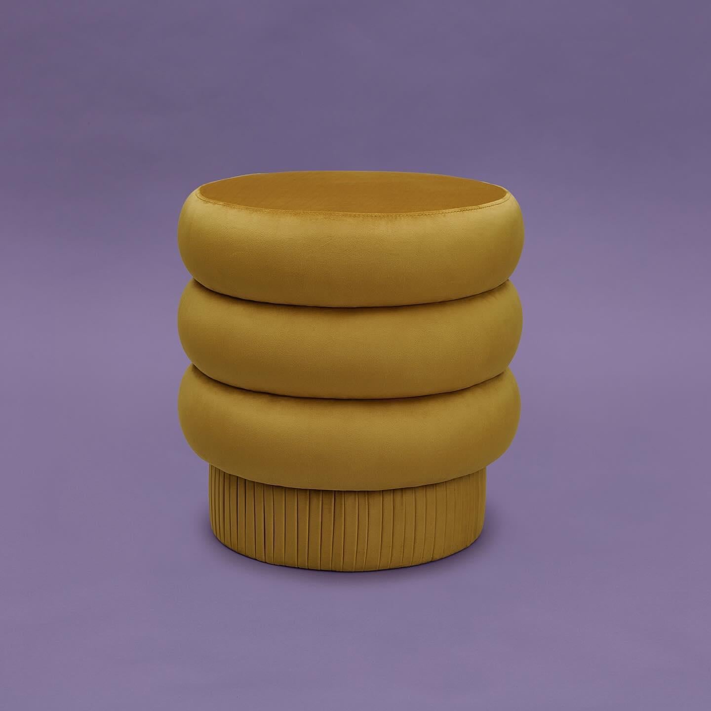 2er-Set Pompa Contemporary Skulpturale Poufs aus Samt von Houtique im Angebot 11