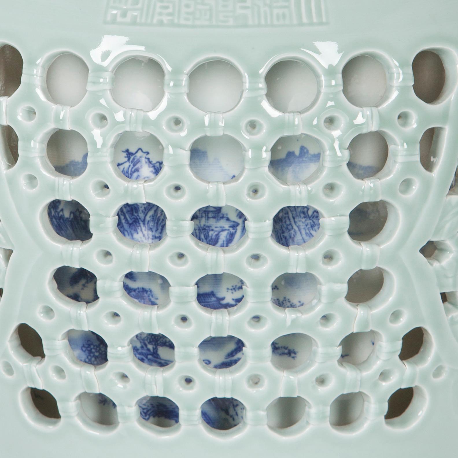Set von 2 Porzellan-Ming-Töpfen, mintgrün, blau und weiß, handgeformt und handbemalt (21. Jahrhundert und zeitgenössisch) im Angebot