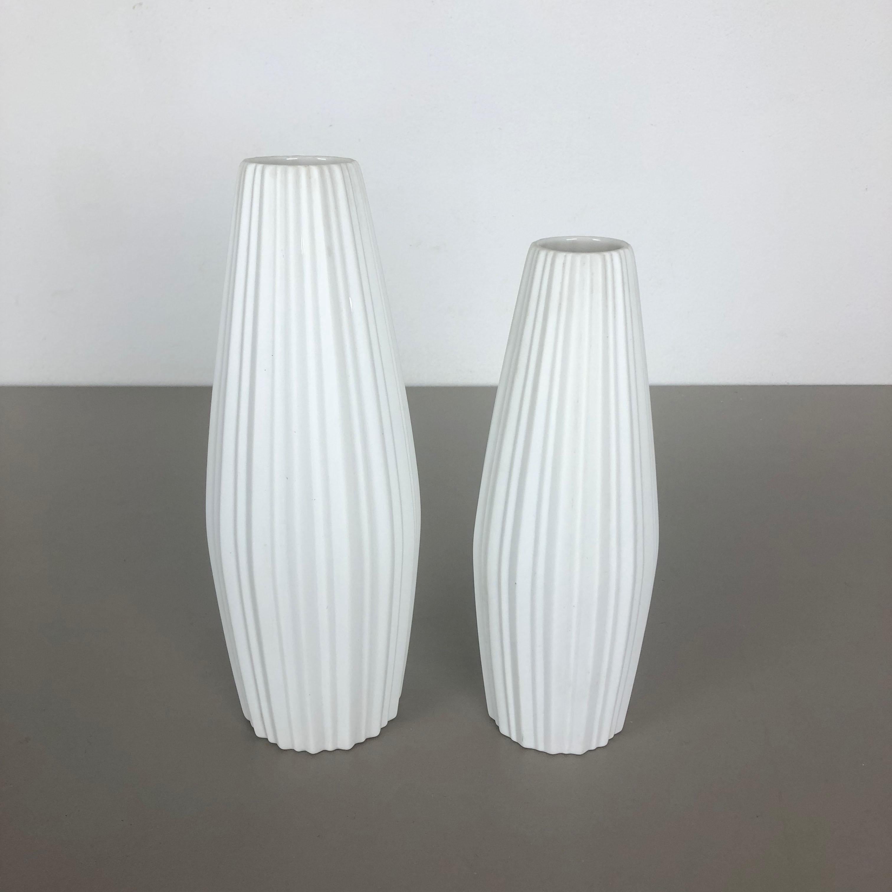 Allemand Ensemble de 2 vases «LINES » en porcelaine d'art optique de Heinrich Selb, Allemagne, 1970 en vente