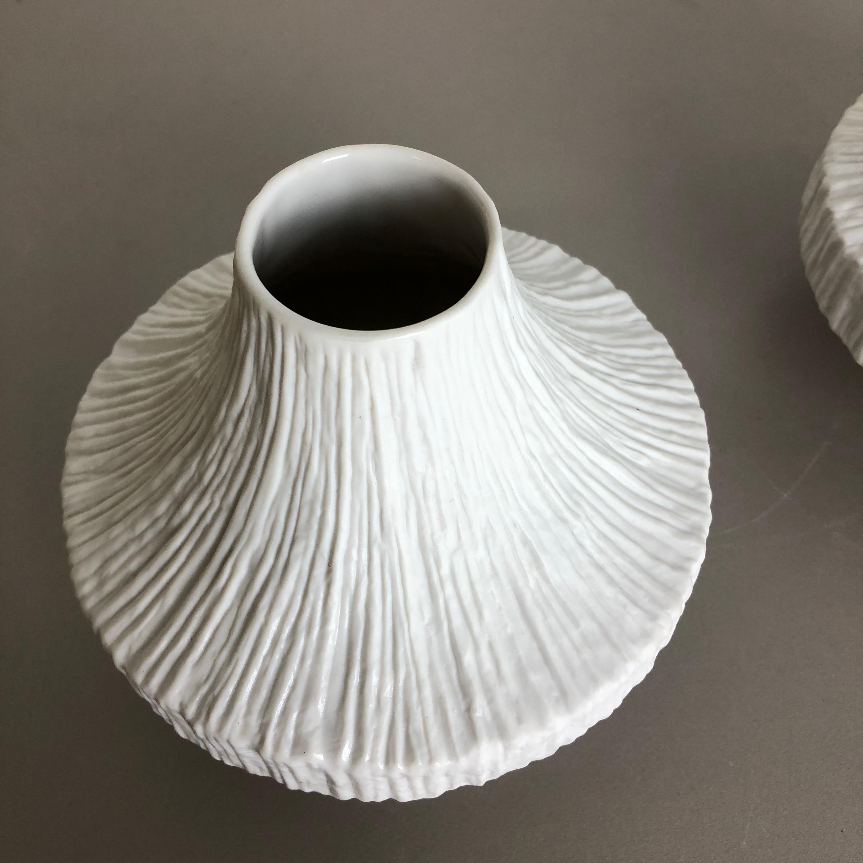 Porcelaine Ensemble de 2 vases Op Art « STONE » en porcelaine de Heinrich Selb, Allemagne, 1970 en vente