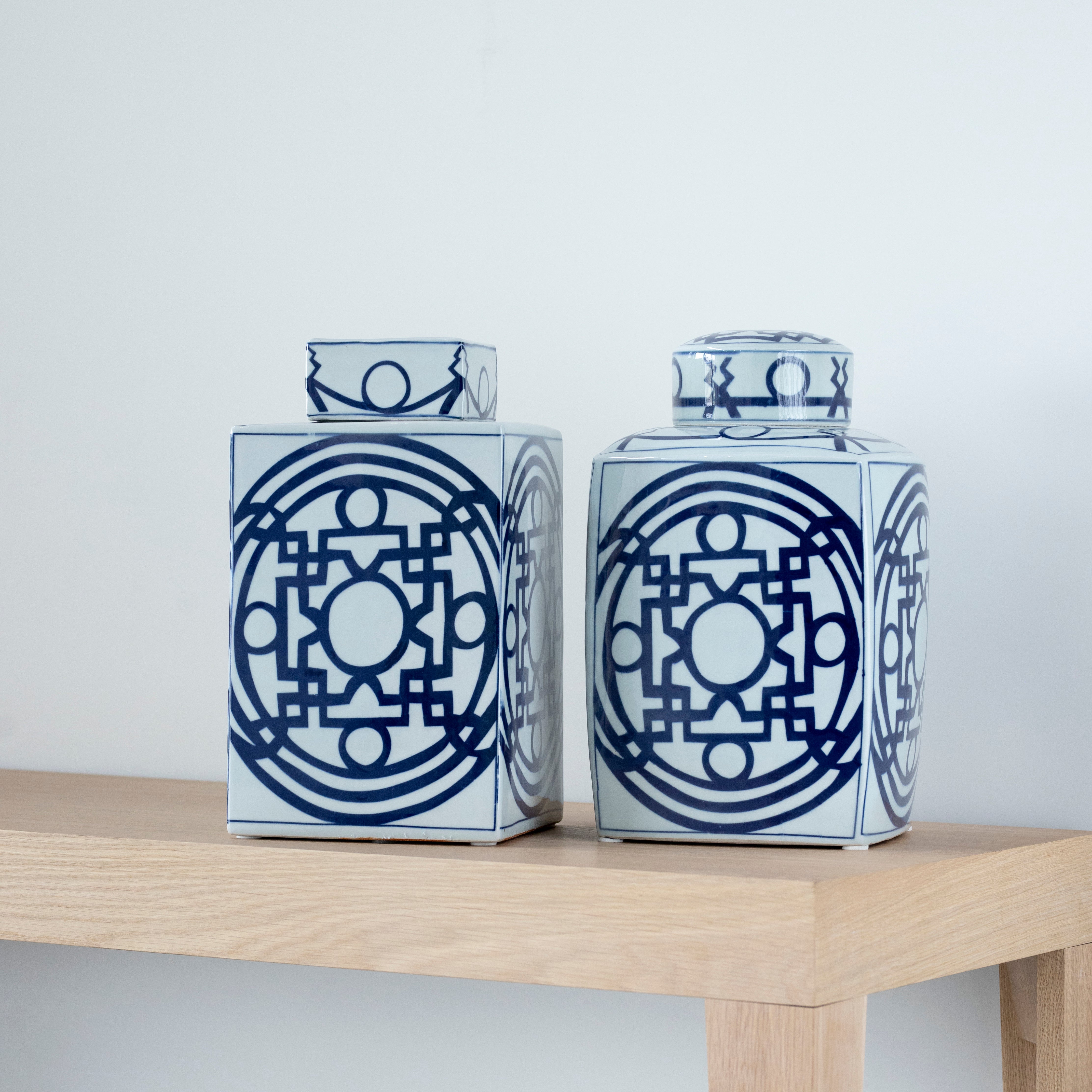 Set/2 Qing Porcelain Pots, Lusitanus Home Collection by Legend of Asia.

Real chinese porcelain waterproof pots with lids in white and dark blue, produced by hand with traditional methods. The longtime relationship between Portugal and Macau is