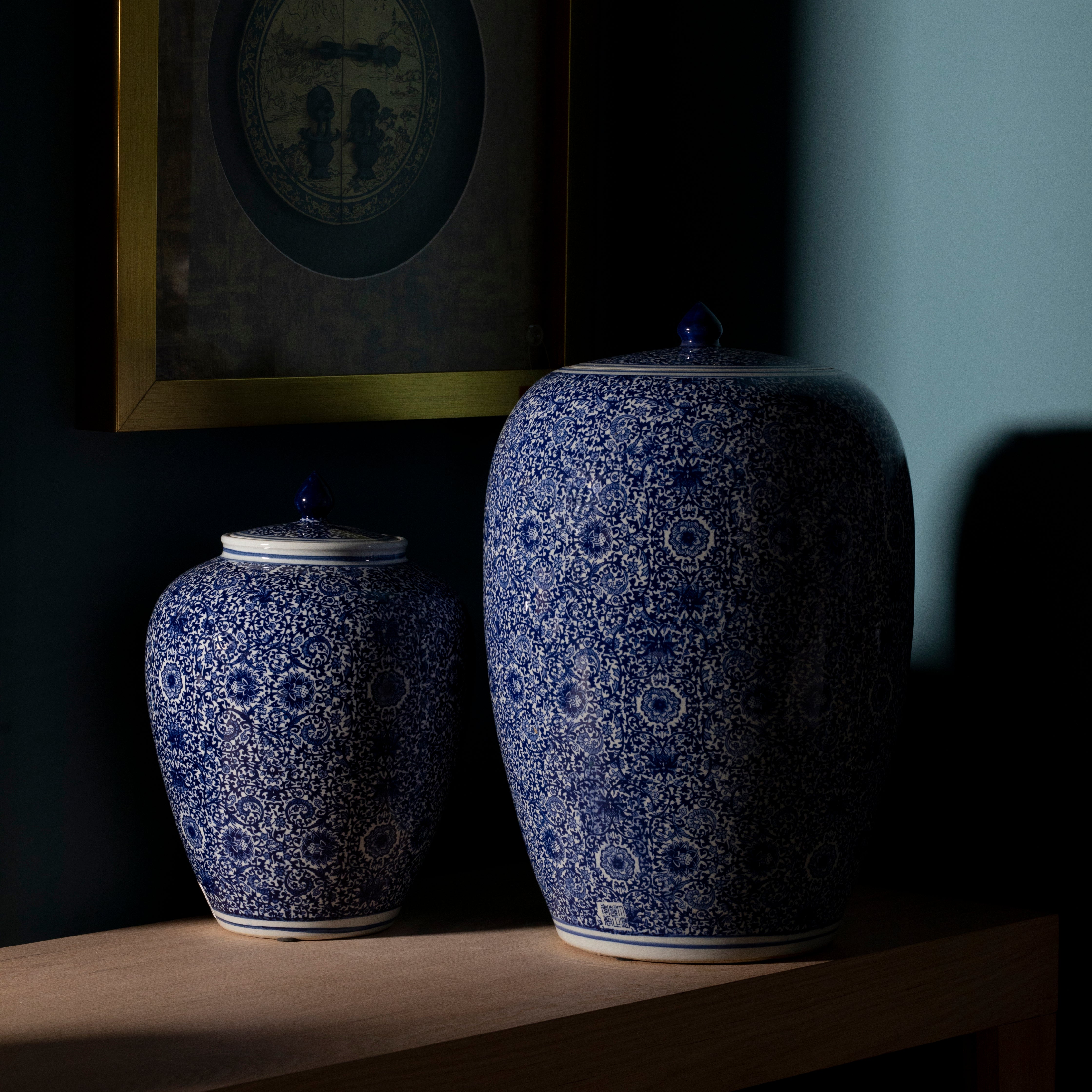 Set/2 Sung Porcelain Pots, Lusitanus Home Collection by Legend of Asia.

Real chinese porcelain waterproof pots with lids in white and dark blue, produced by hand with traditional methods. The longtime relationship between Portugal and Macau is