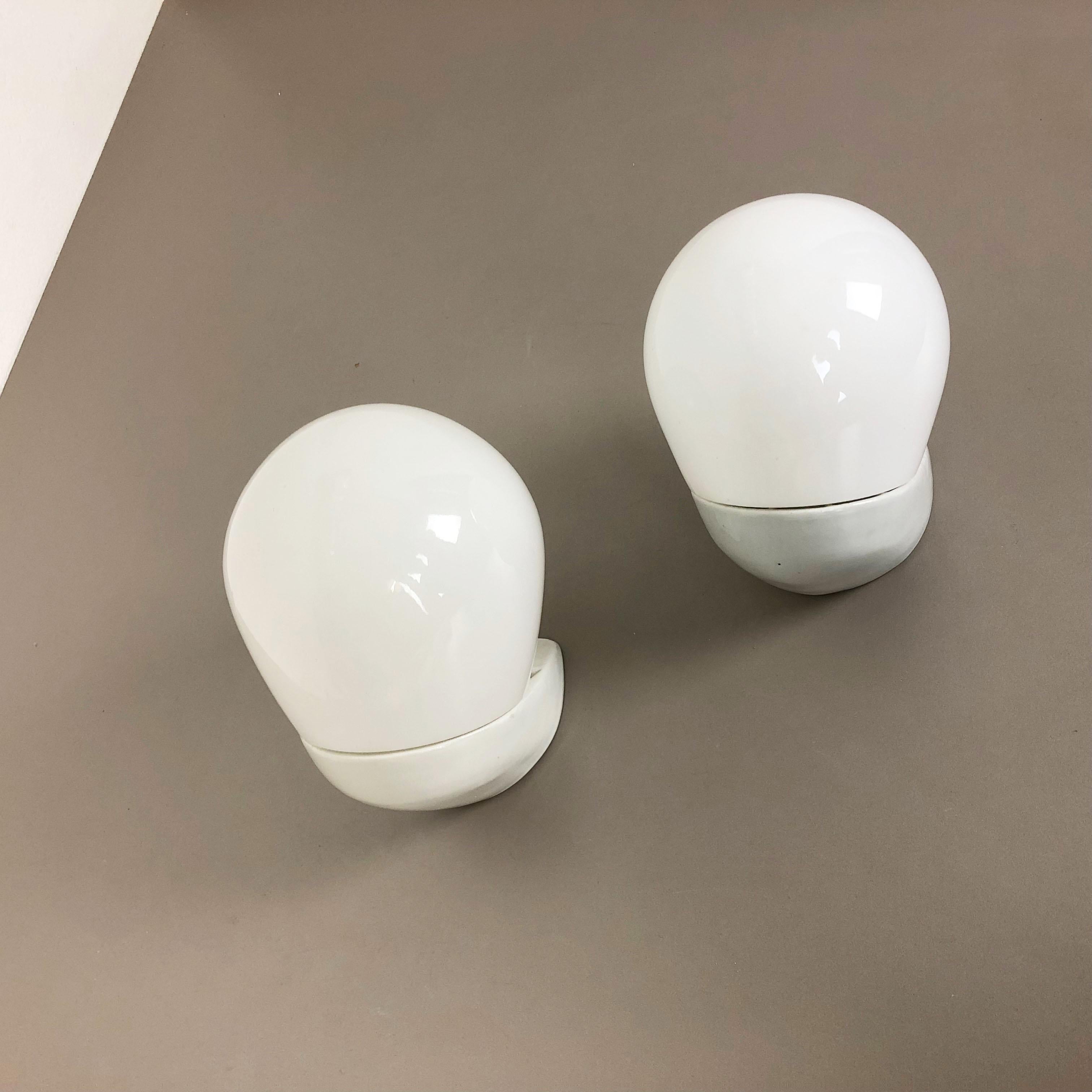 Article:

Porcelain wall light set of 2


Design:

Wilhelm Wagenfeld



Producer:

Lindner Gmbh, Germany



AGE:

1960s


Model:

WV 340 in 2 different sizes.





Original wall light set designed by Wilhelm Wagenfeld