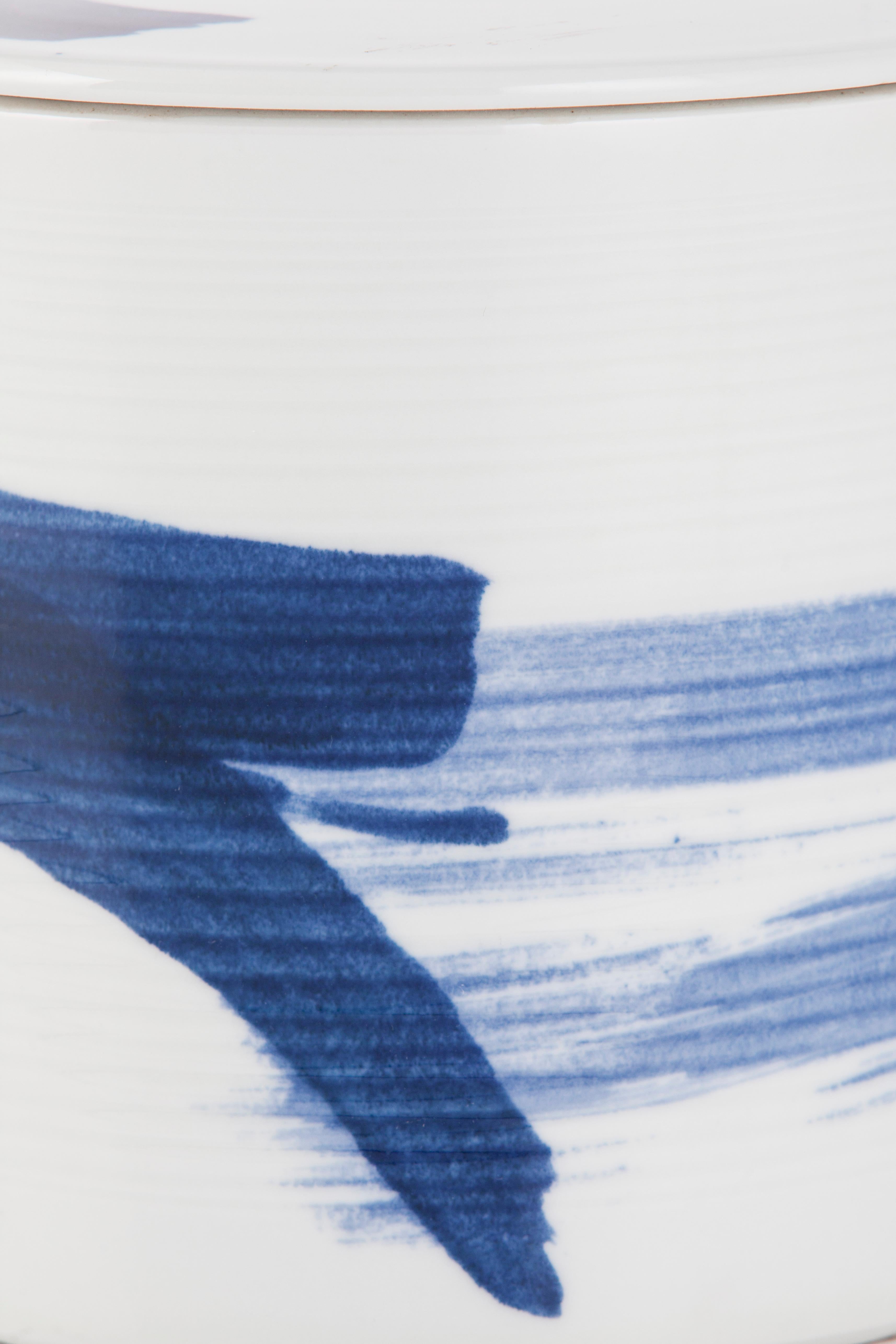 Ensemble de 2 pots Wang, bleus et blancs, moulés à la main et peints à la main Neuf - En vente à Lisboa, PT