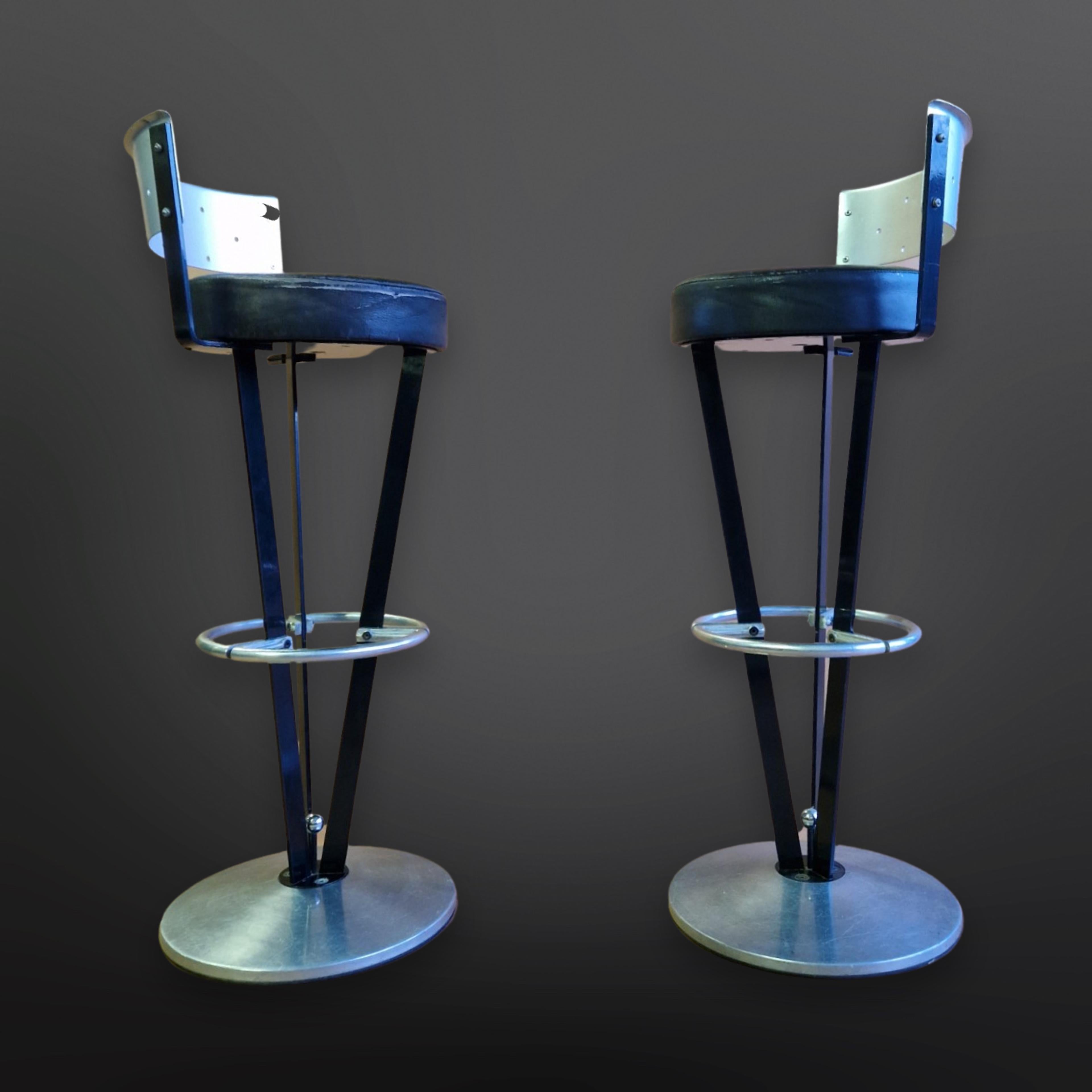 20th Century Set of 2 post modern bar stools, Italy 1980s