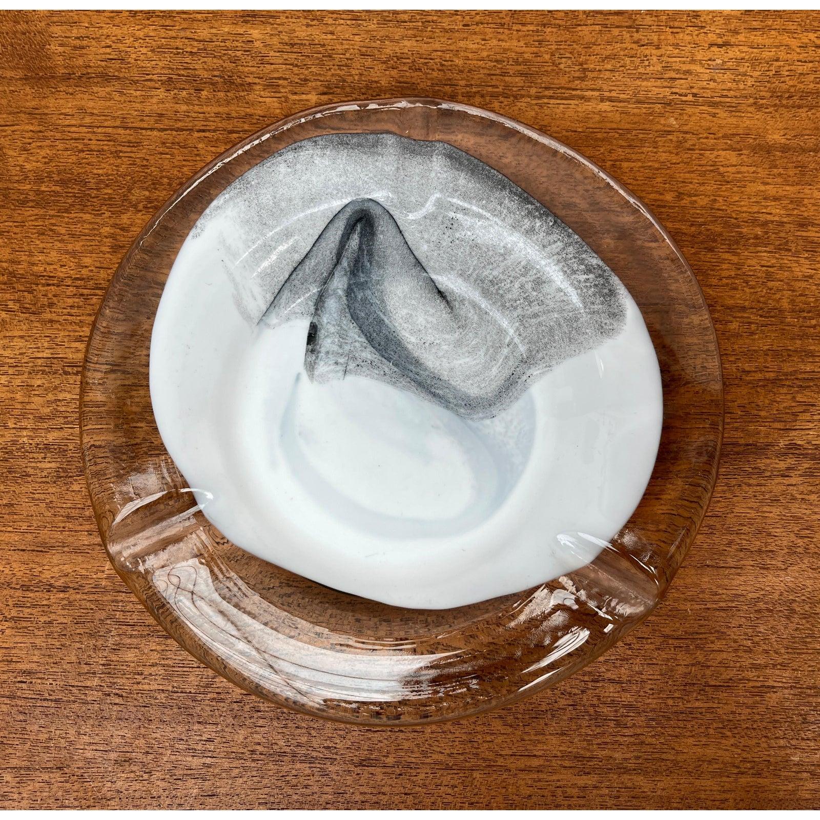 Verre Ensemble de 2 cendriers en verre d'art postmoderne par Hans Jürgen Richartz, années 1980 en vente
