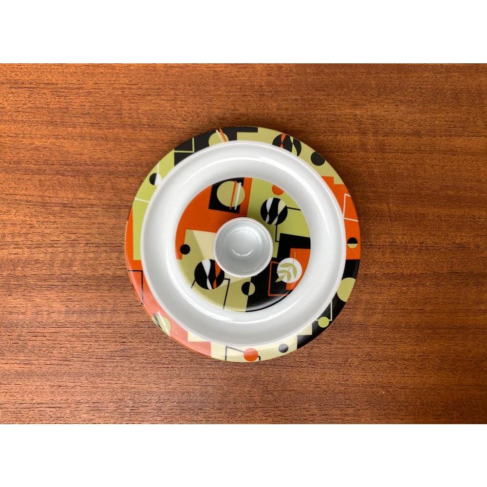Postmoderne Athena-Schale von M. Peppercorn & Sieger Design für Ritzenhoff, 2er-Set, in sehr gutem Zustand. Entworfen 1990 bis 1999 Dieses Stück hat eine Zuordnungsmarke.

Zusätzliche Informationen:
MATERIALIEN: Keramik
Farbe: Weiß
Stile: