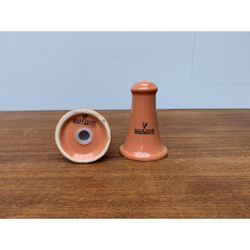 2er-Set postmoderne Salz- und Pfefferstreuer aus Keramik von Gallo Design im Angebot 5