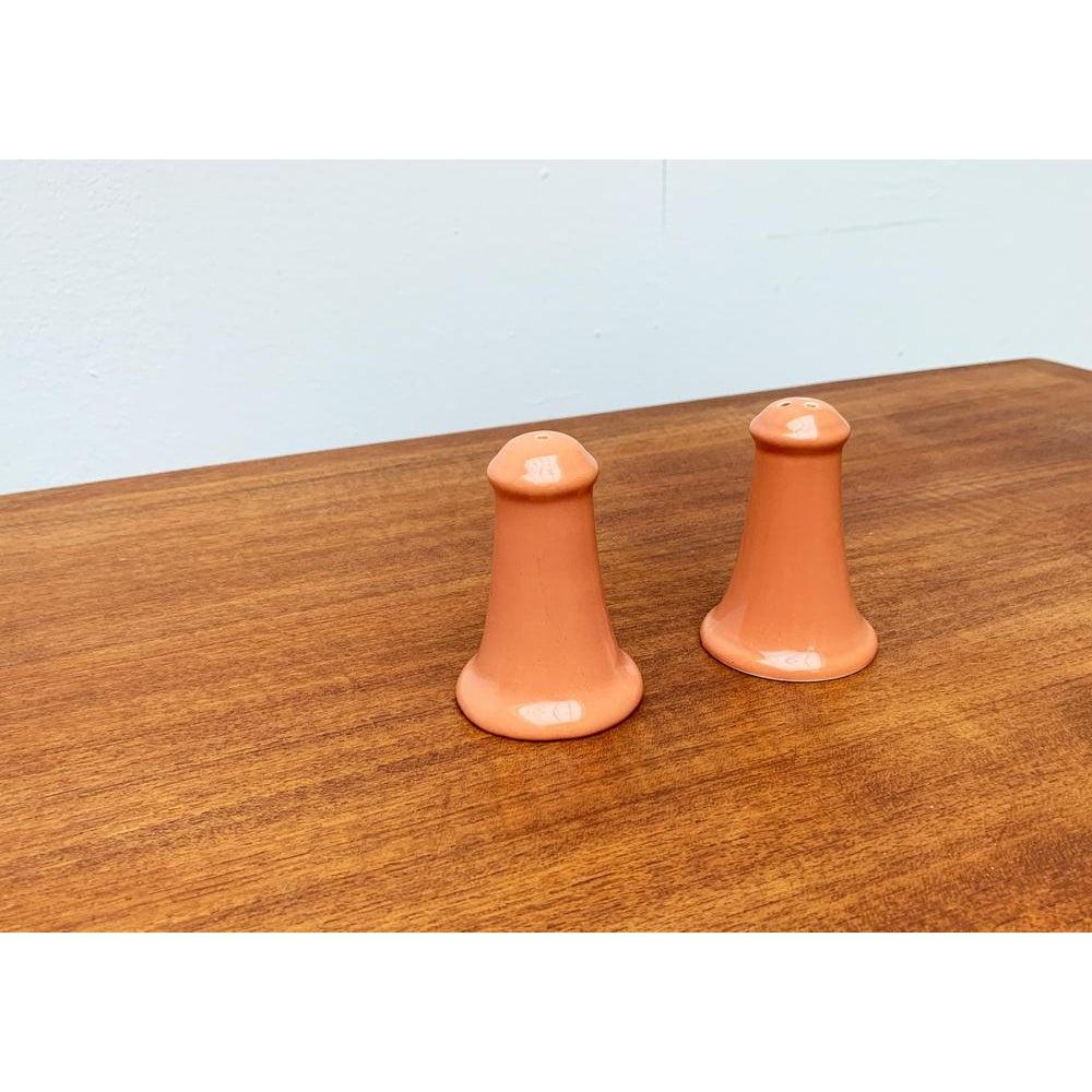 2er-Set postmoderne Salz- und Pfefferstreuer aus Keramik von Gallo Design (20. Jahrhundert) im Angebot