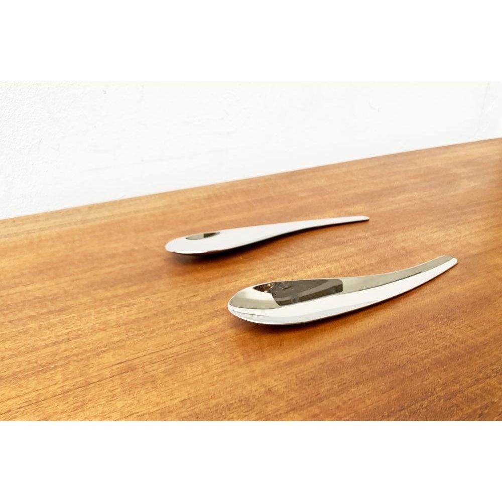 Postmodern Cutlery Salad Spoons from Conran, 1990s, Set of 2, in Very Good conditions. Designed 1990 to 1999 This piece has an attribution mark.

Additional information:
Materials: Metal
Color: Silver
Styles: Postmodern
Item Type: Vintage, Antique