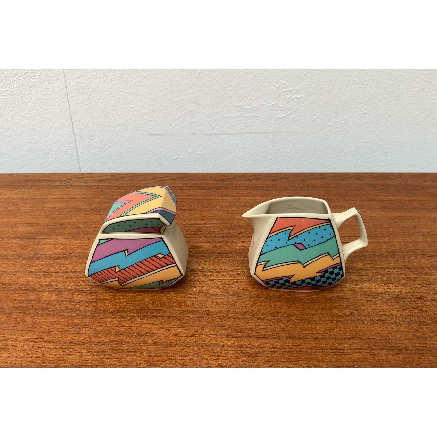 Set of 2 Postmodern Flash One Series Milk and Sugar Pot by Dorothy Hafner, 1980s (Porzellan) im Angebot