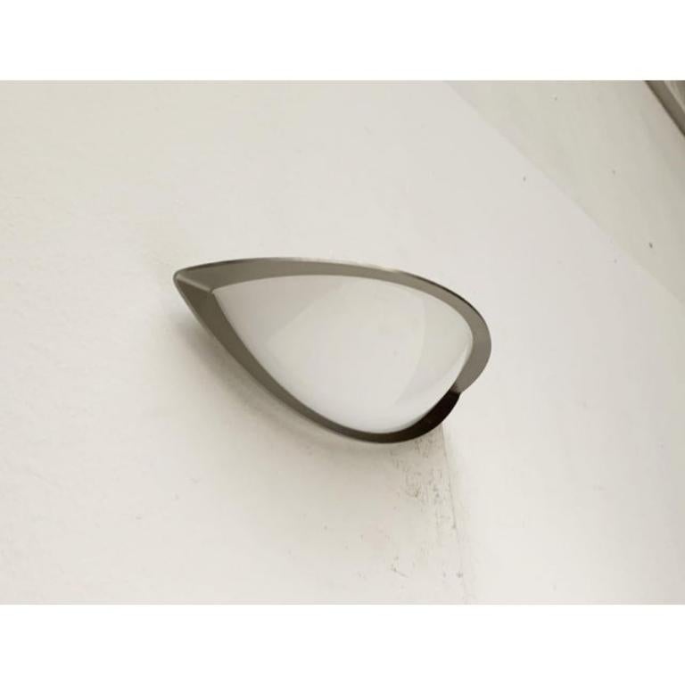 Lampade da parete postmoderne tedesche A Space di Glashütte Limburg, set di 2, in ottime condizioni. Progettato tra il 1980 e il 1989 Questo pezzo ha un marchio di attribuzione, è completamente autentico per qualsiasi problema di autenticità