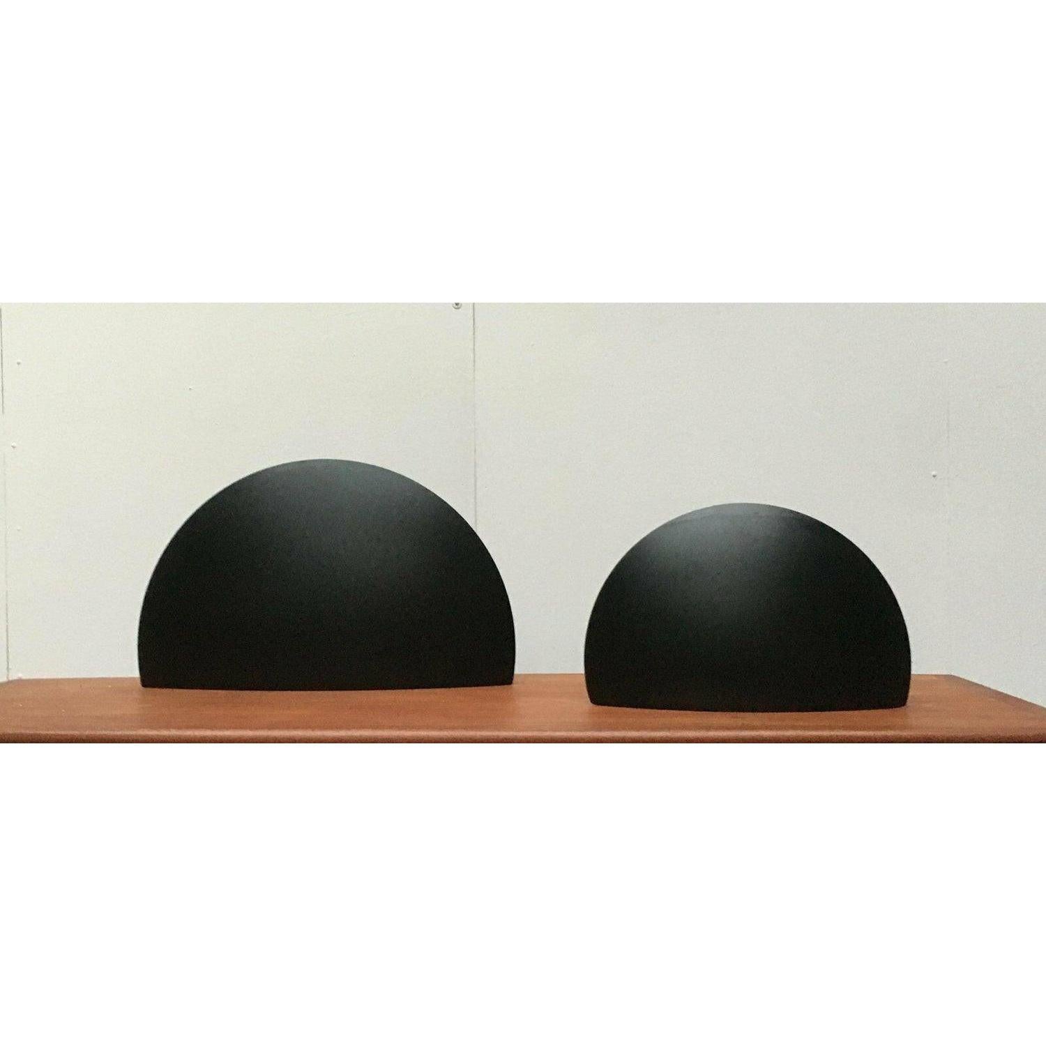 Lot de 2 appliques postmodernes italiennes Piatto D9 par Sandro Colbertaldo et Paolo Rizzatto pour Luceplan

Appliques murales élégantes du fabricant italien Luceplan d'après un design de sandro colbertaldo et paolo rizzatto.

Un design sobre et