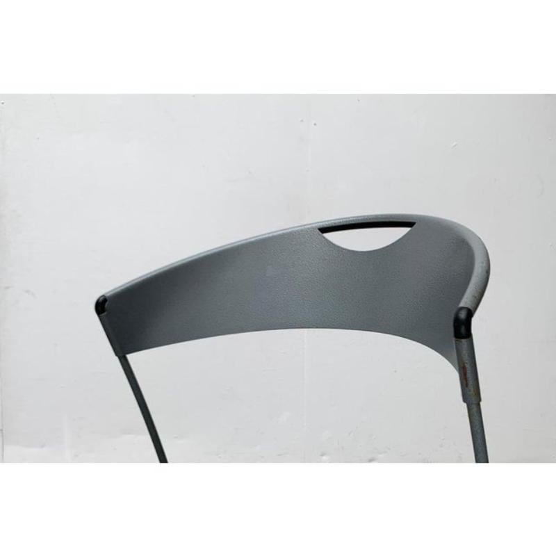 2er-Set postmoderner italienischer Stapelstuhl aus Metall, Modell Juliette, 1980er Jahre im Angebot 1