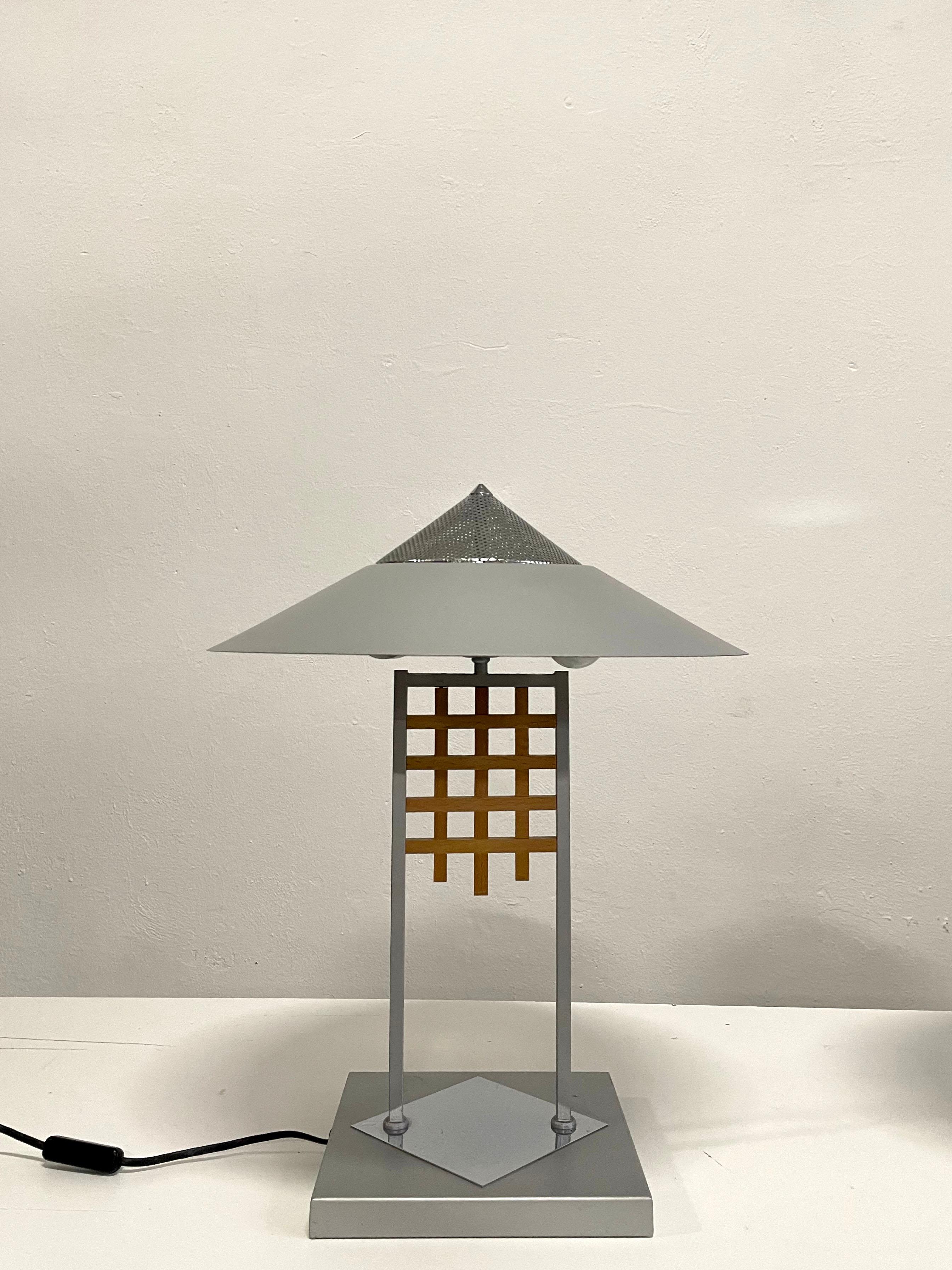 Satz von 2 postmodernen Tischlampen im Memphis-Design, 1980er Jahre im Angebot 3