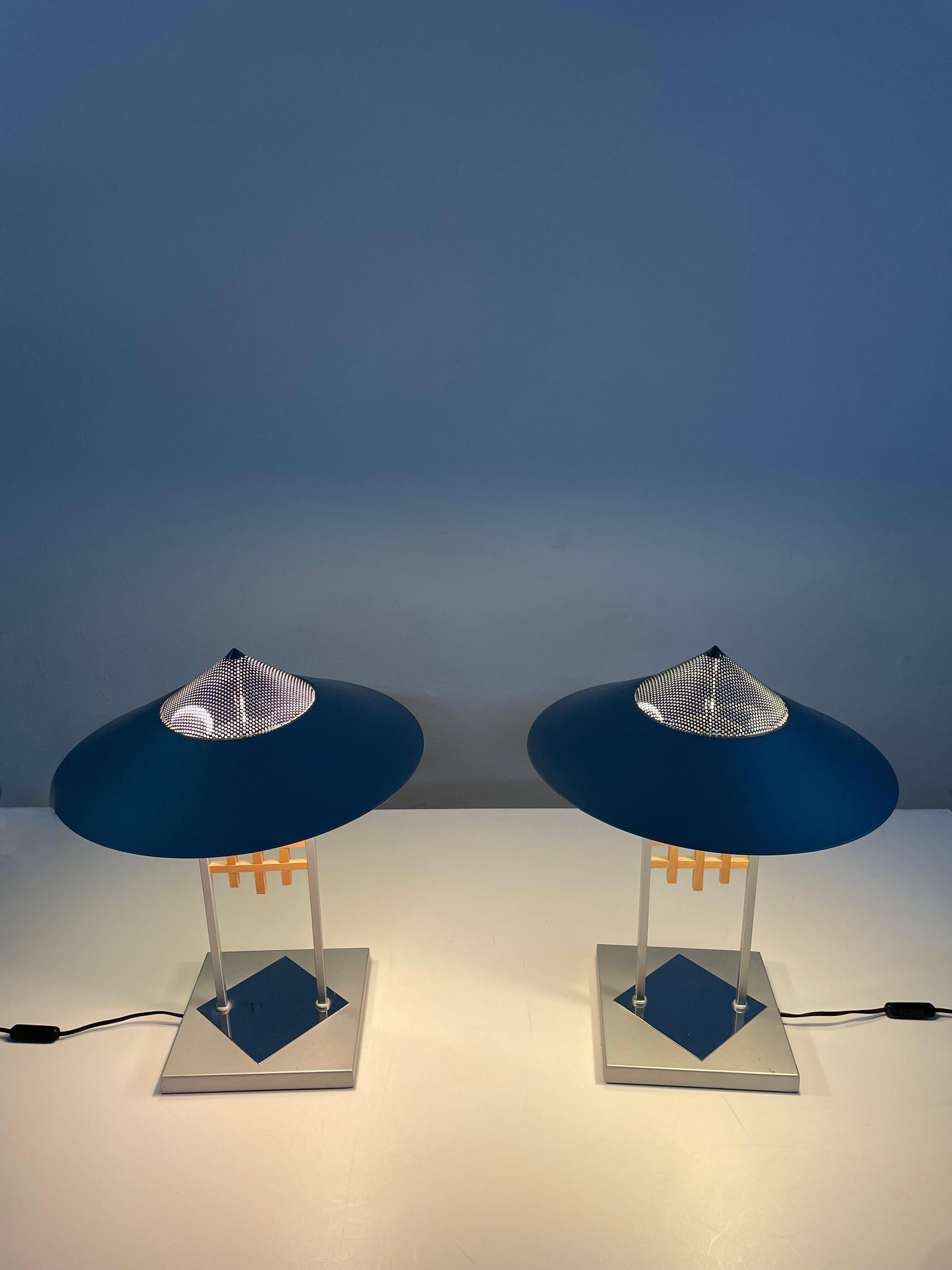 Satz von 2 postmodernen Tischlampen im Memphis-Design, 1980er Jahre im Angebot 2