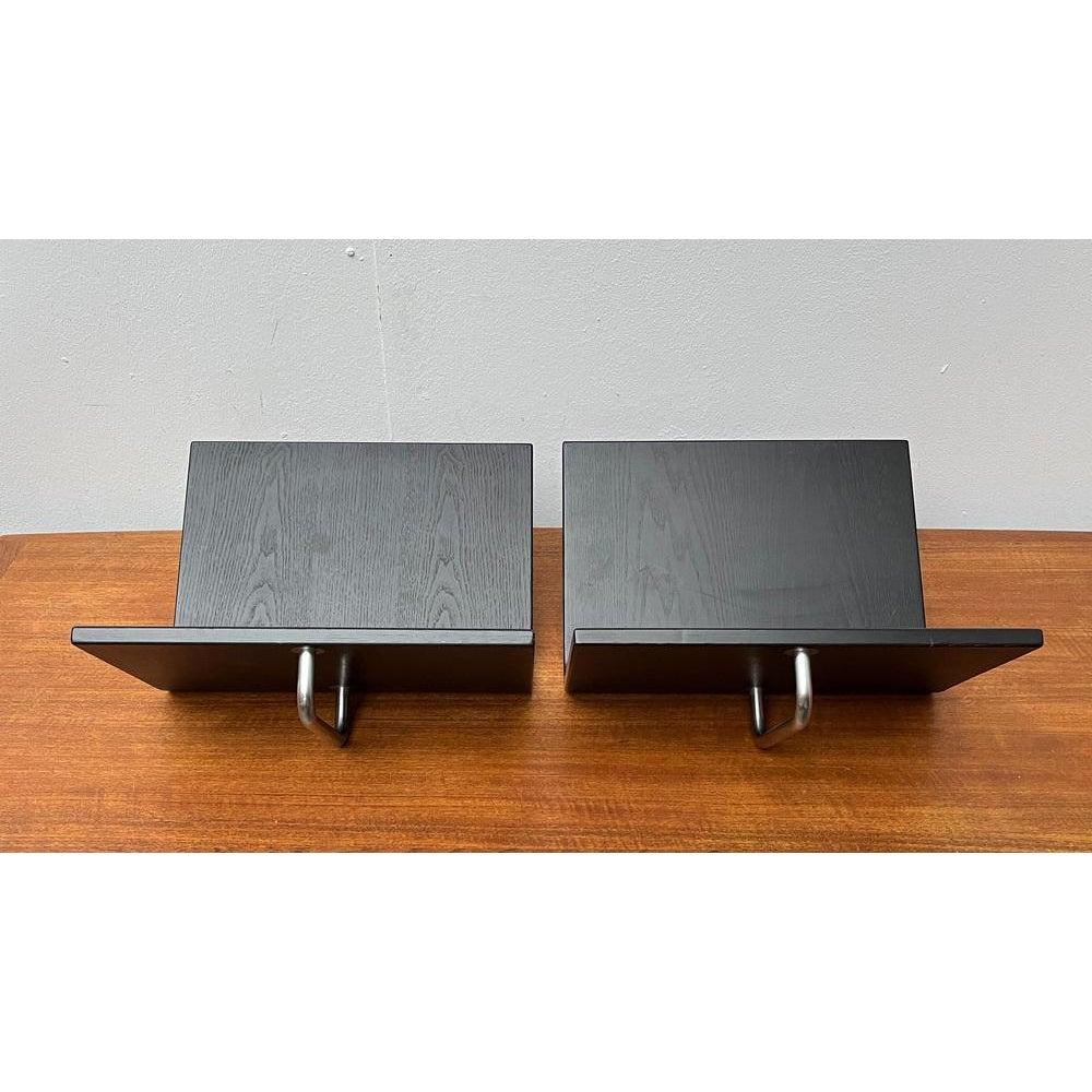 Minimalist wardrobe from the renowned manufacturer schönbuch.

a simple design of special materiality. The element made of lacquered wood is bent by 90 degrees and thus forms a shelf on the top. A cloakroom rod is integrated on the underside. A