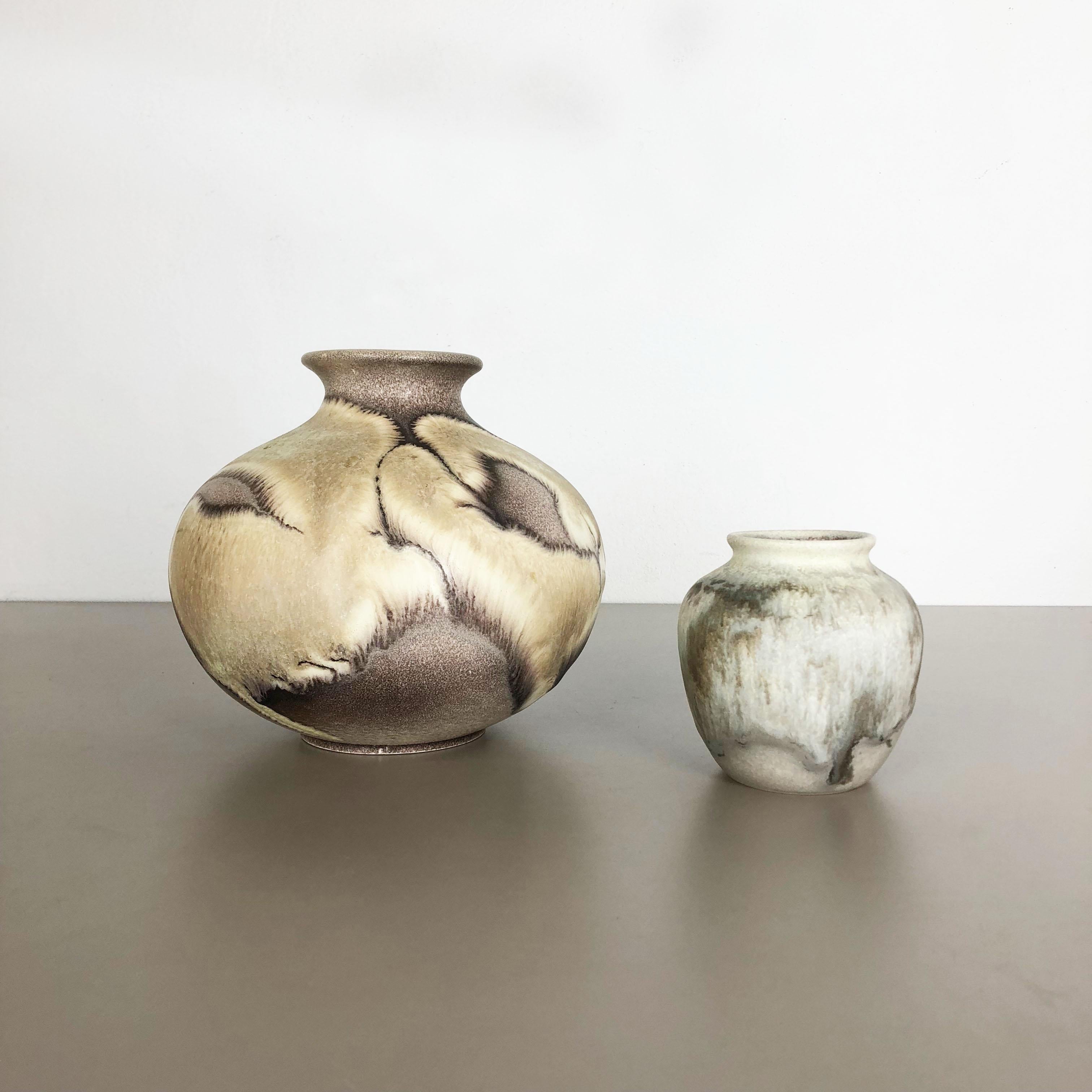 Article:

Set of 2 vases


Producer:

Ruscha, Germany



Decade:

1960s


This original vintage vase set was designed and produced in the 1960s by Ruscha in Germany. This offer contains a set of two multi-color vases in typical