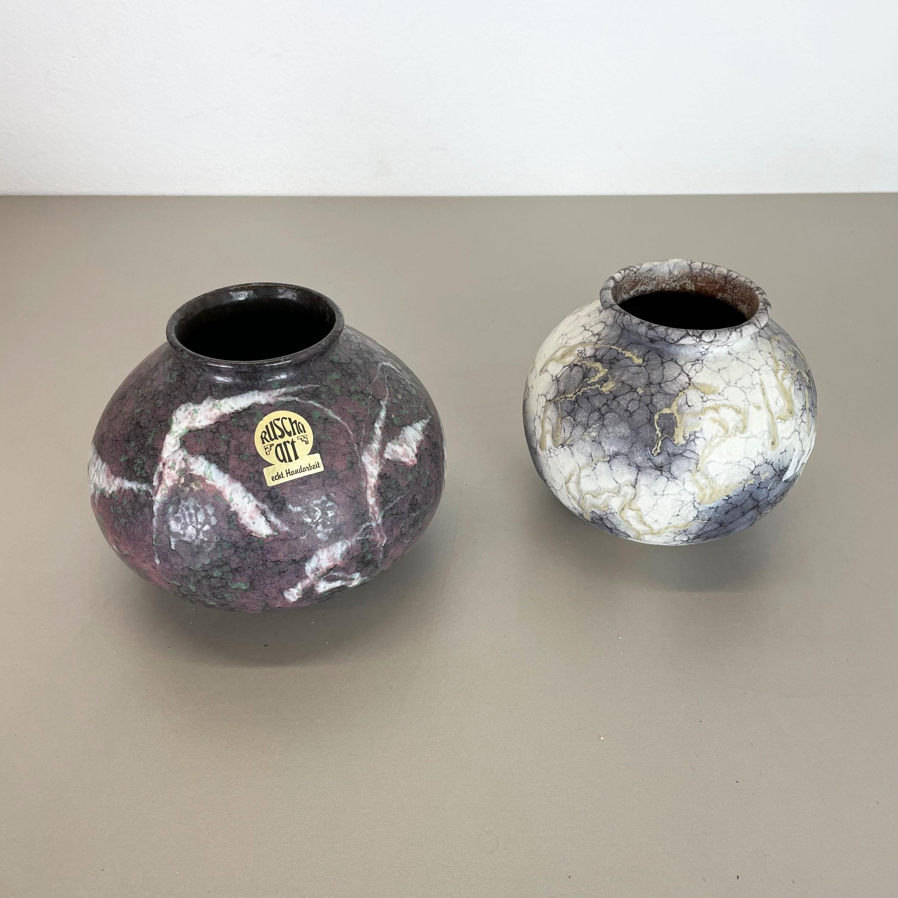 Article:

set of 2 vases


Producer:

Ruscha, Germany



Decade:

1960s


Description:

This original vintage vase set was designed and produced in the 1960s by Ruscha in Germany. This offer contains a set of two multicolor vases