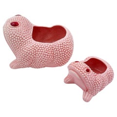 Set di 2 fioriere a forma di rana rosa cipria attribuite a Jean Roger - XX sec.