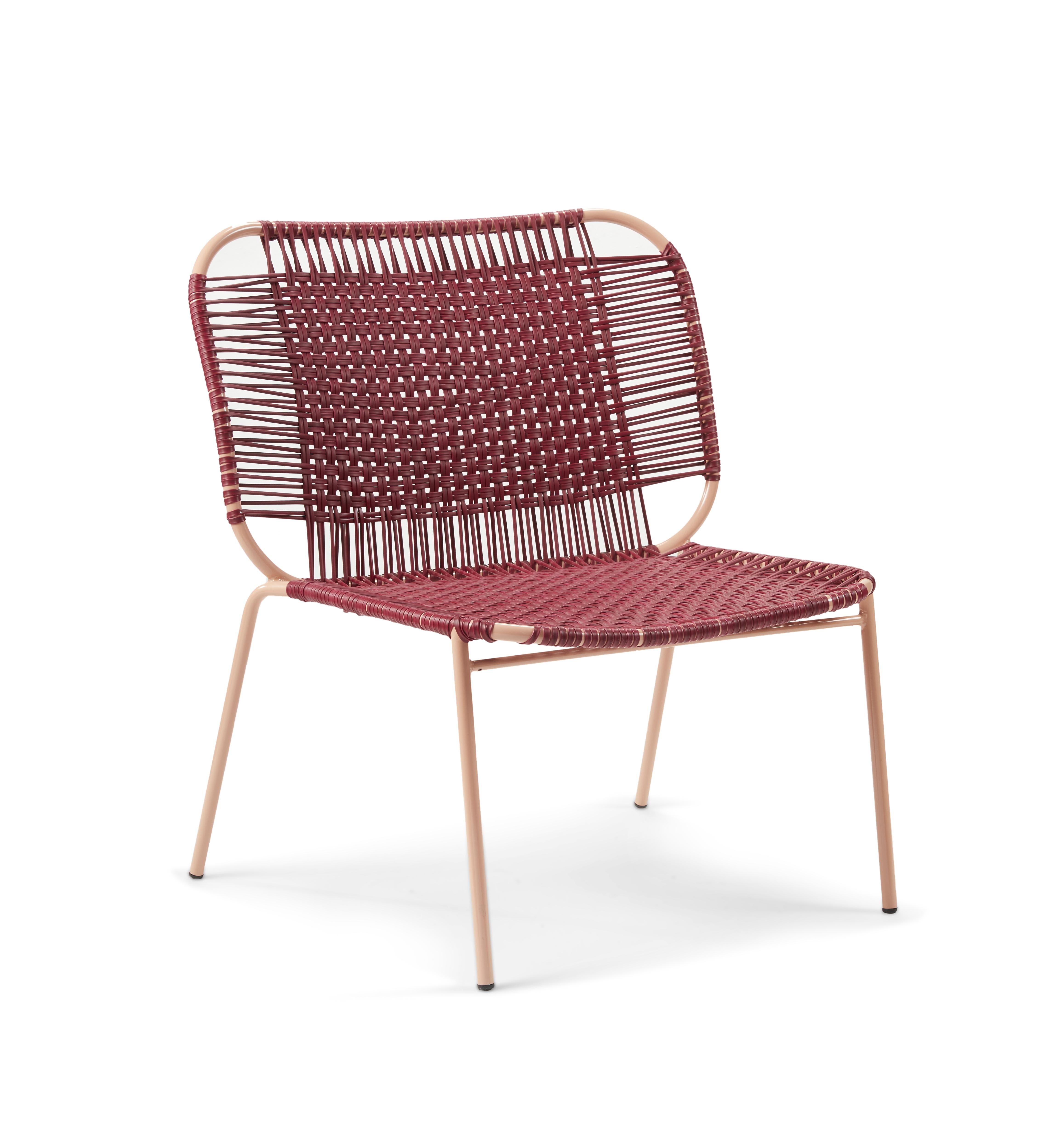 Lot de 2 chaises basses violettes Cielo lounge de Sebastian Herkner
Matériaux : Tubes d'acier galvanisés et revêtus de poudre. Les cordes en PVC sont fabriquées à partir de plastique recyclé.
Technique : Fabriqué à partir de plastique recyclé et
