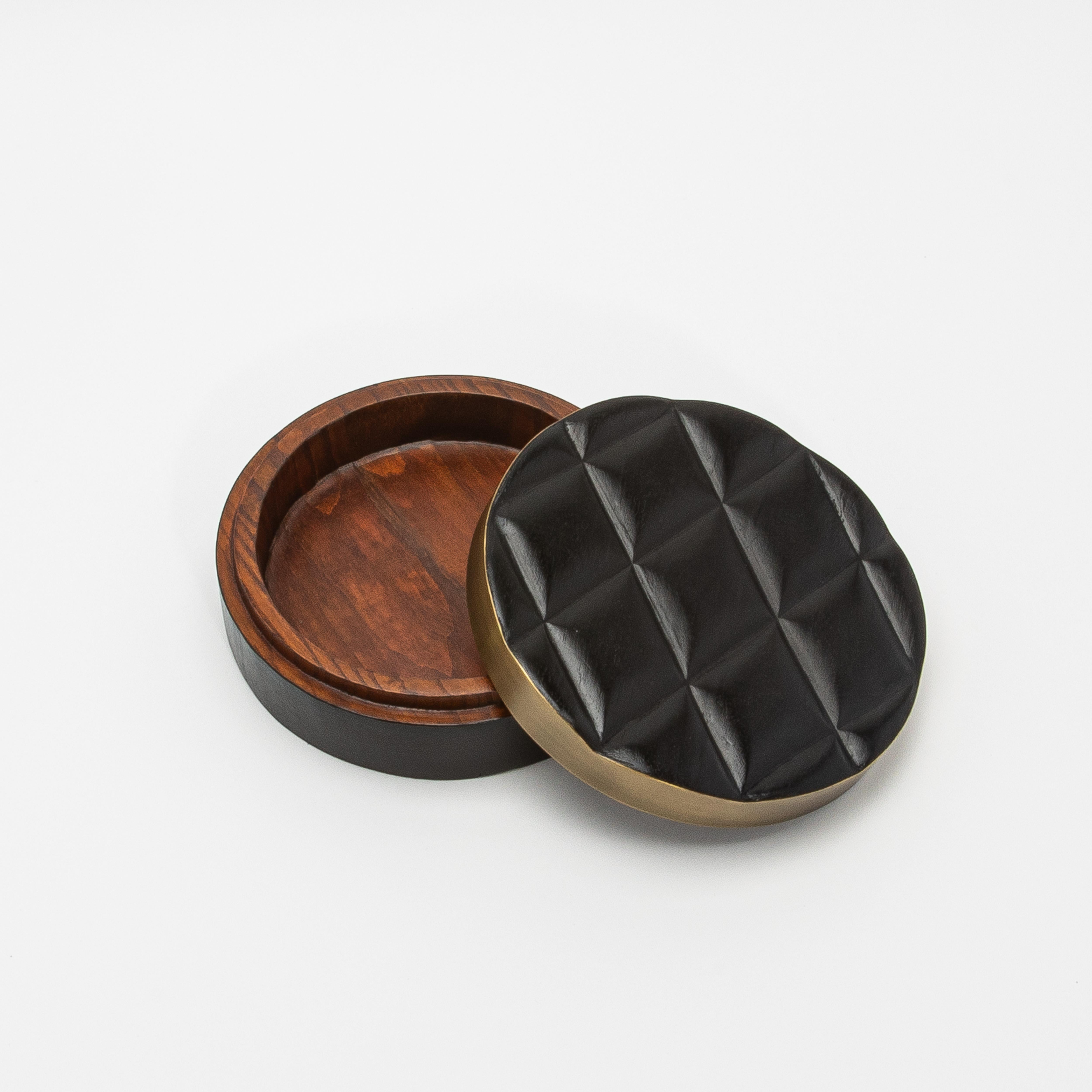 Set of 2 Quilted Boxes in Black Oak with Bronze Patina Brass by Kifu Paris For Sale 1